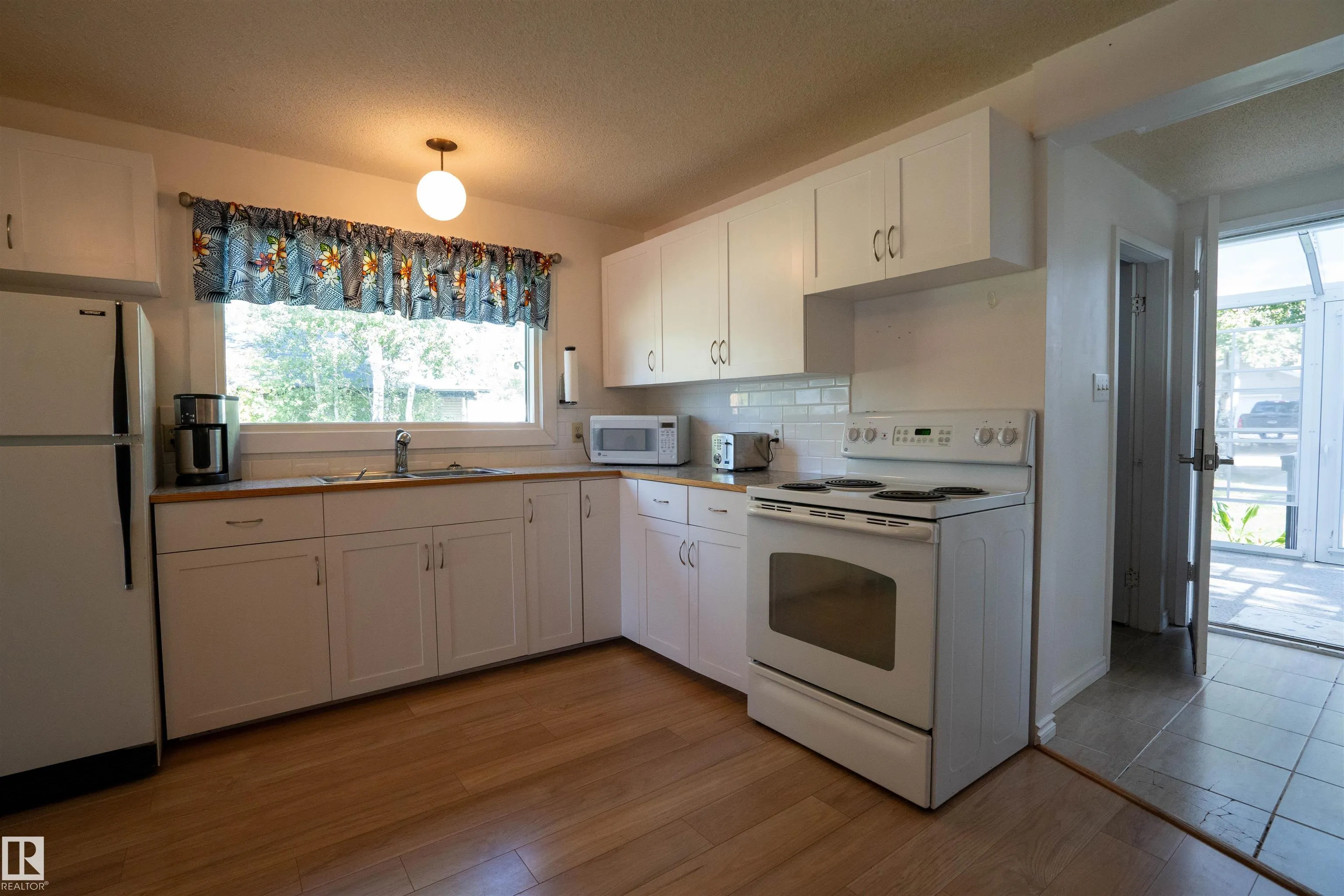 514 & 515 LAKESIDE Drive