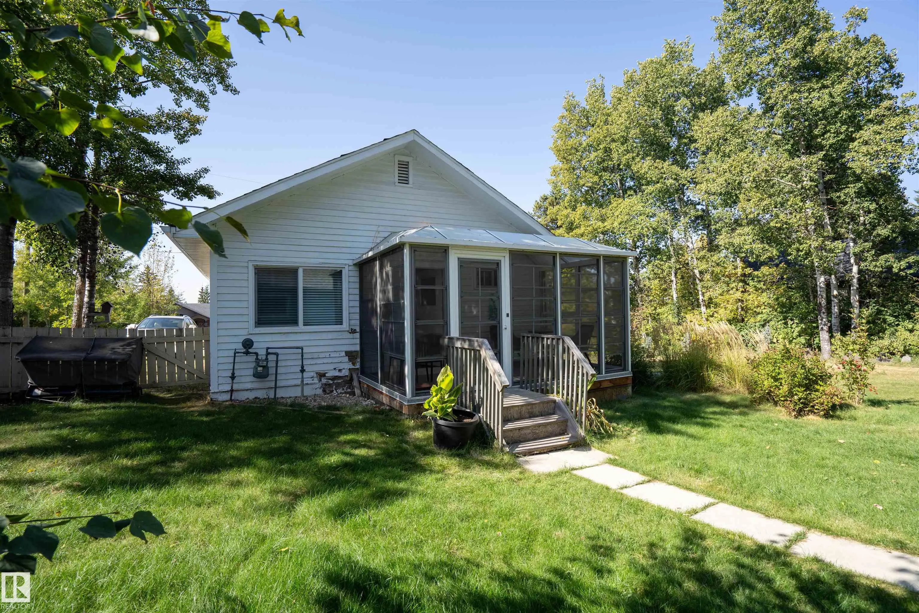 514 & 515 LAKESIDE Drive