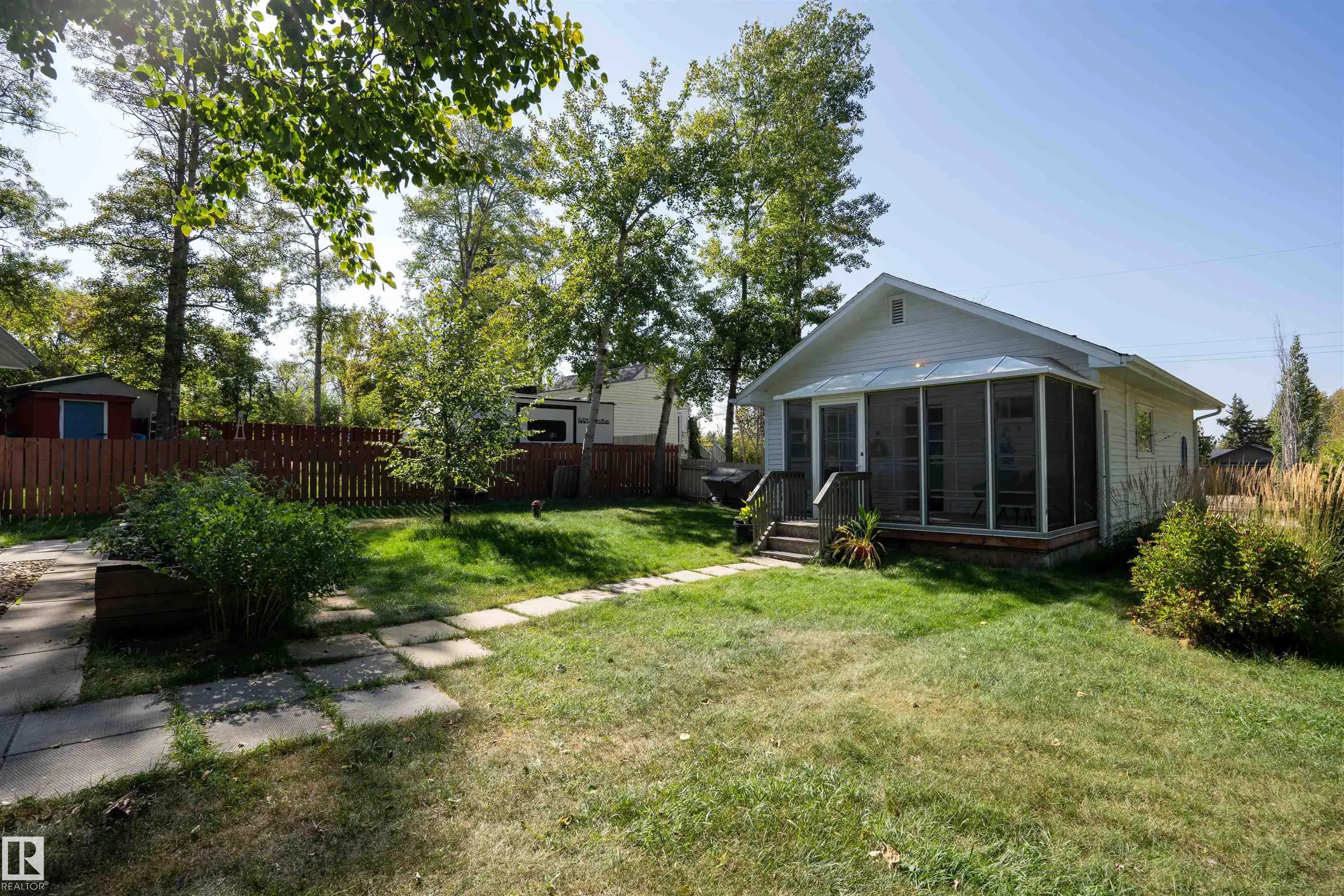 514 & 515 LAKESIDE Drive