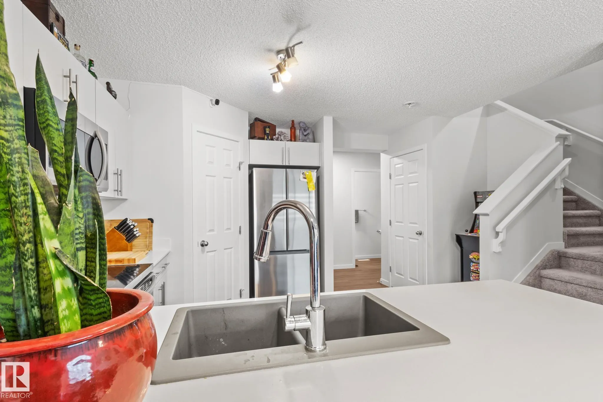 1323 SOUTH CREEK Link