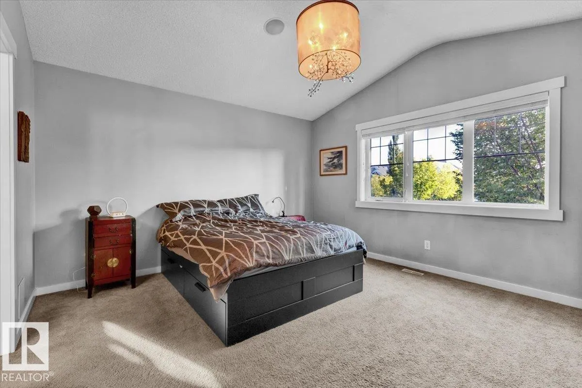 8024 SUMMERSIDE GRANDE Boulevard