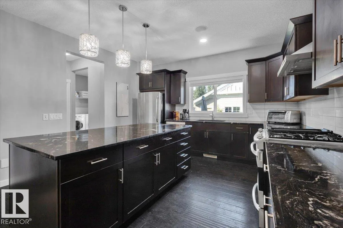 8024 SUMMERSIDE GRANDE Boulevard