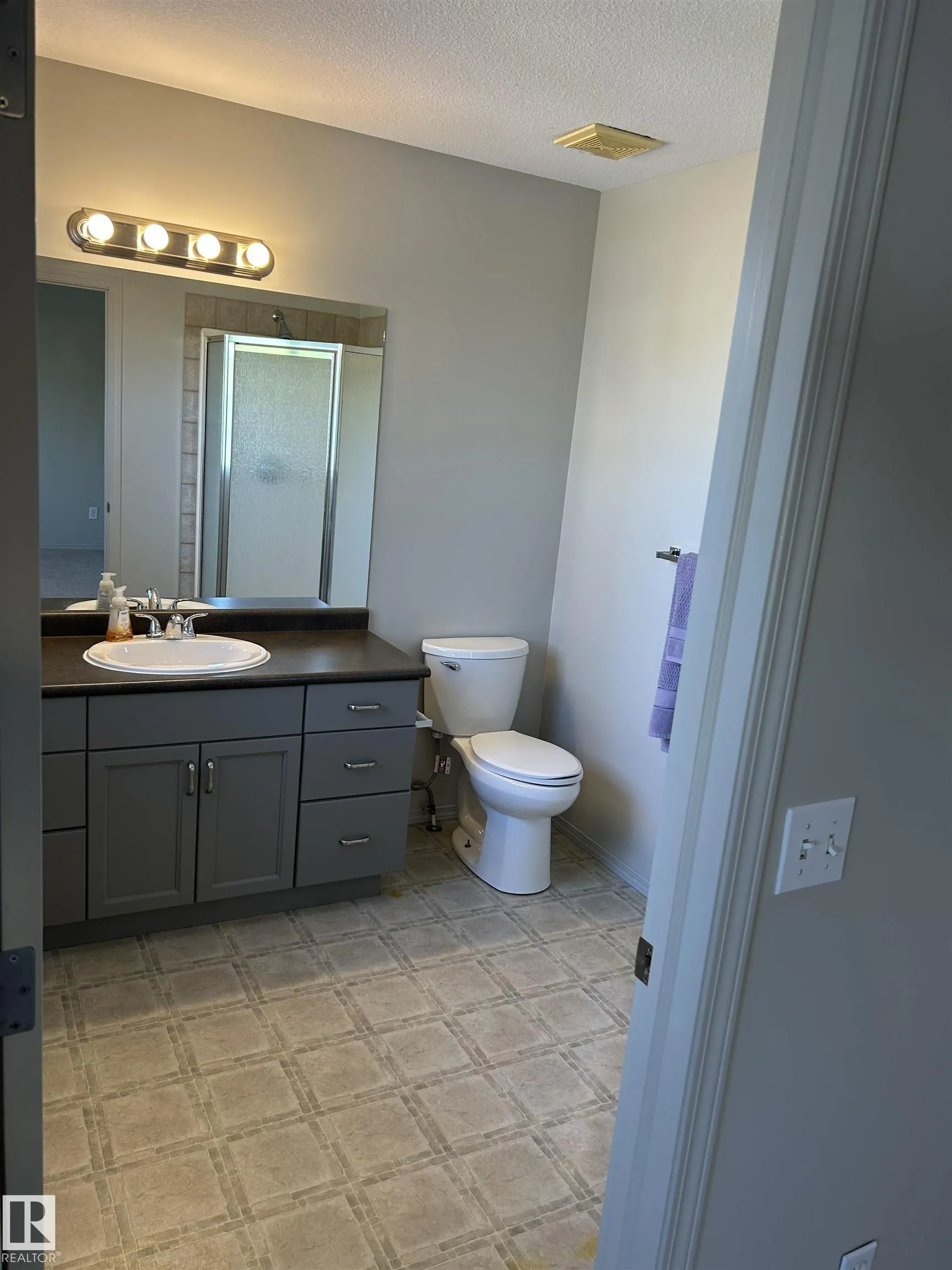 874 HIGHWOOD Boulevard