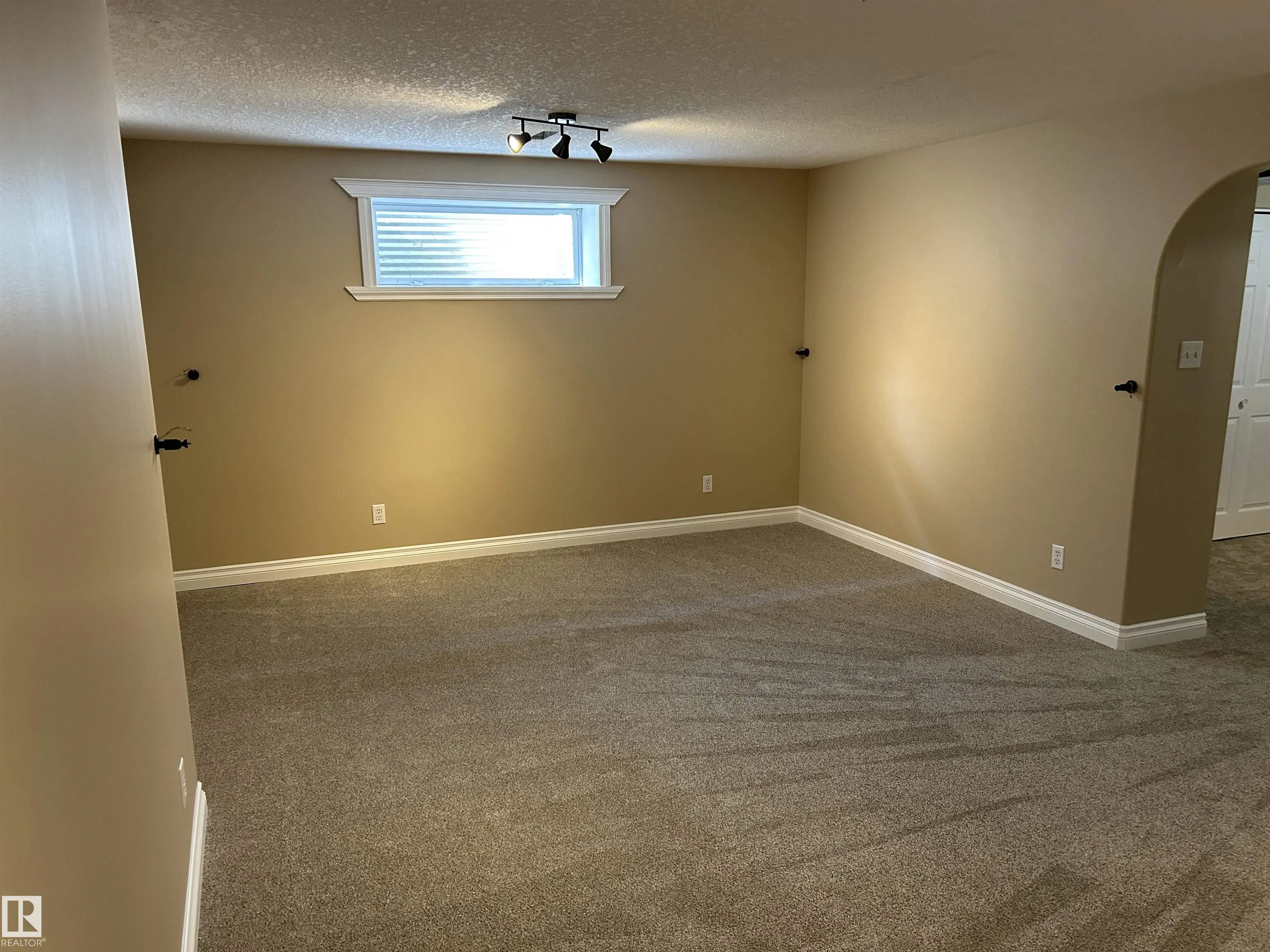 874 HIGHWOOD Boulevard