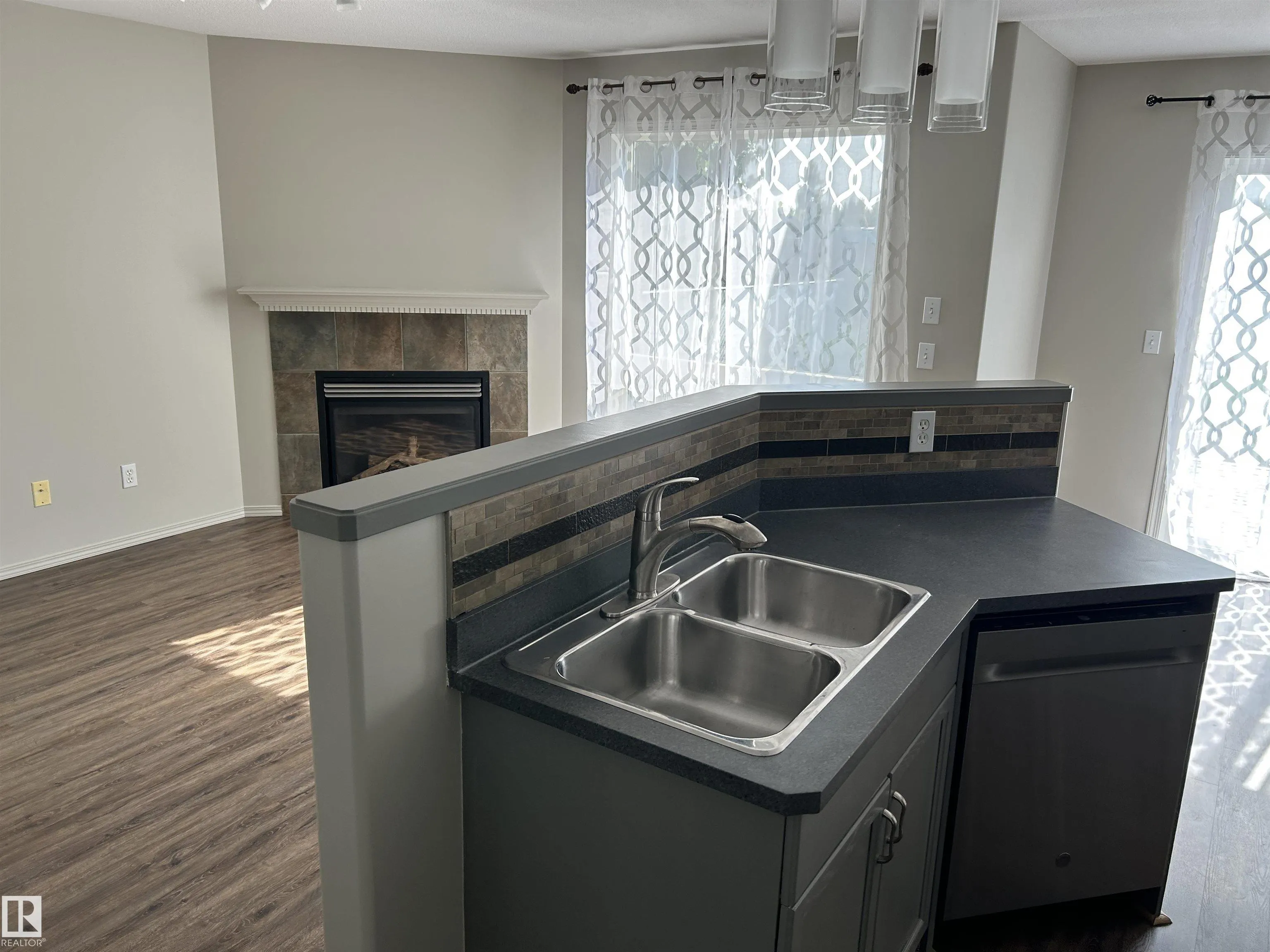 874 HIGHWOOD Boulevard