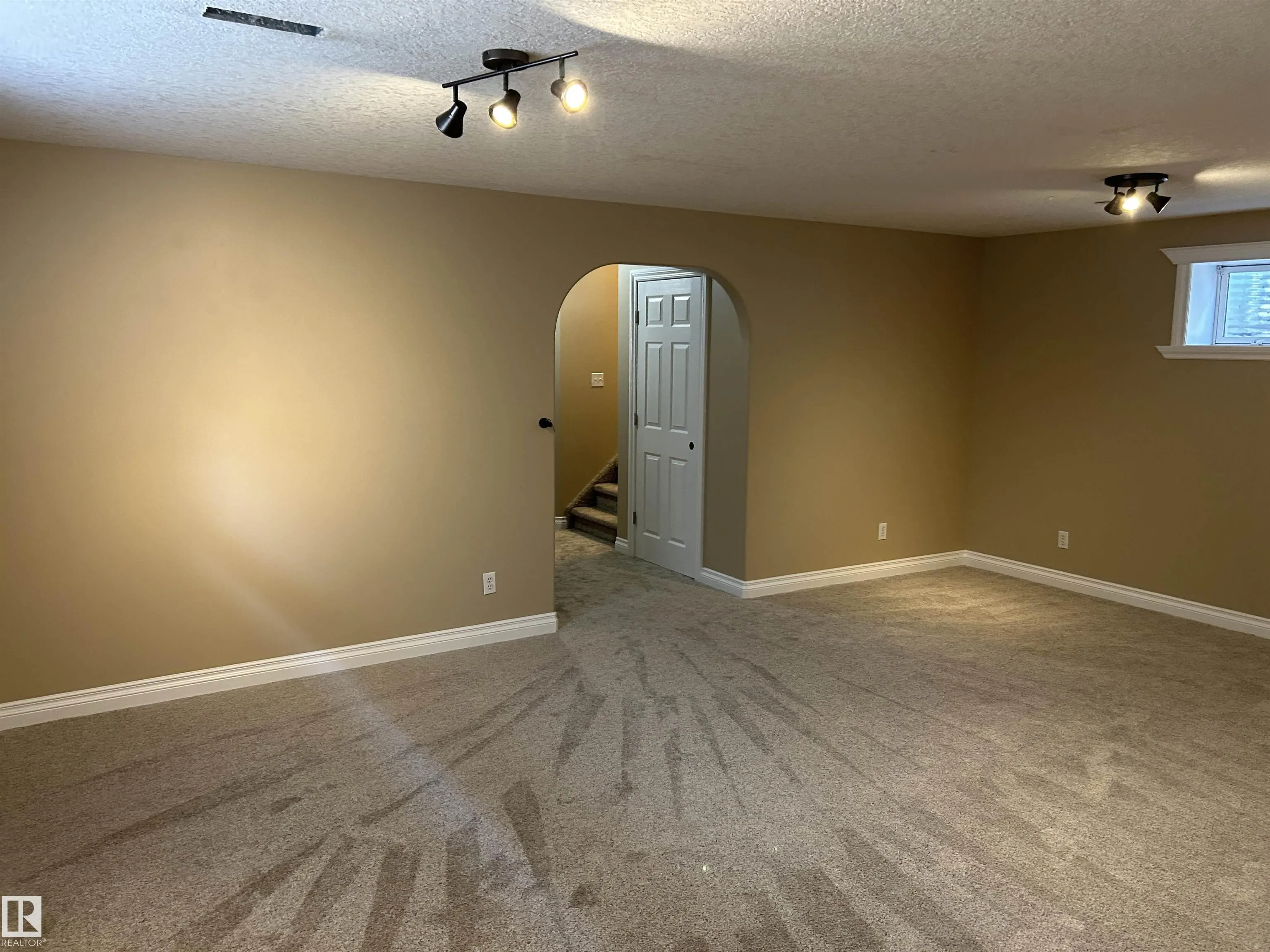 874 HIGHWOOD Boulevard