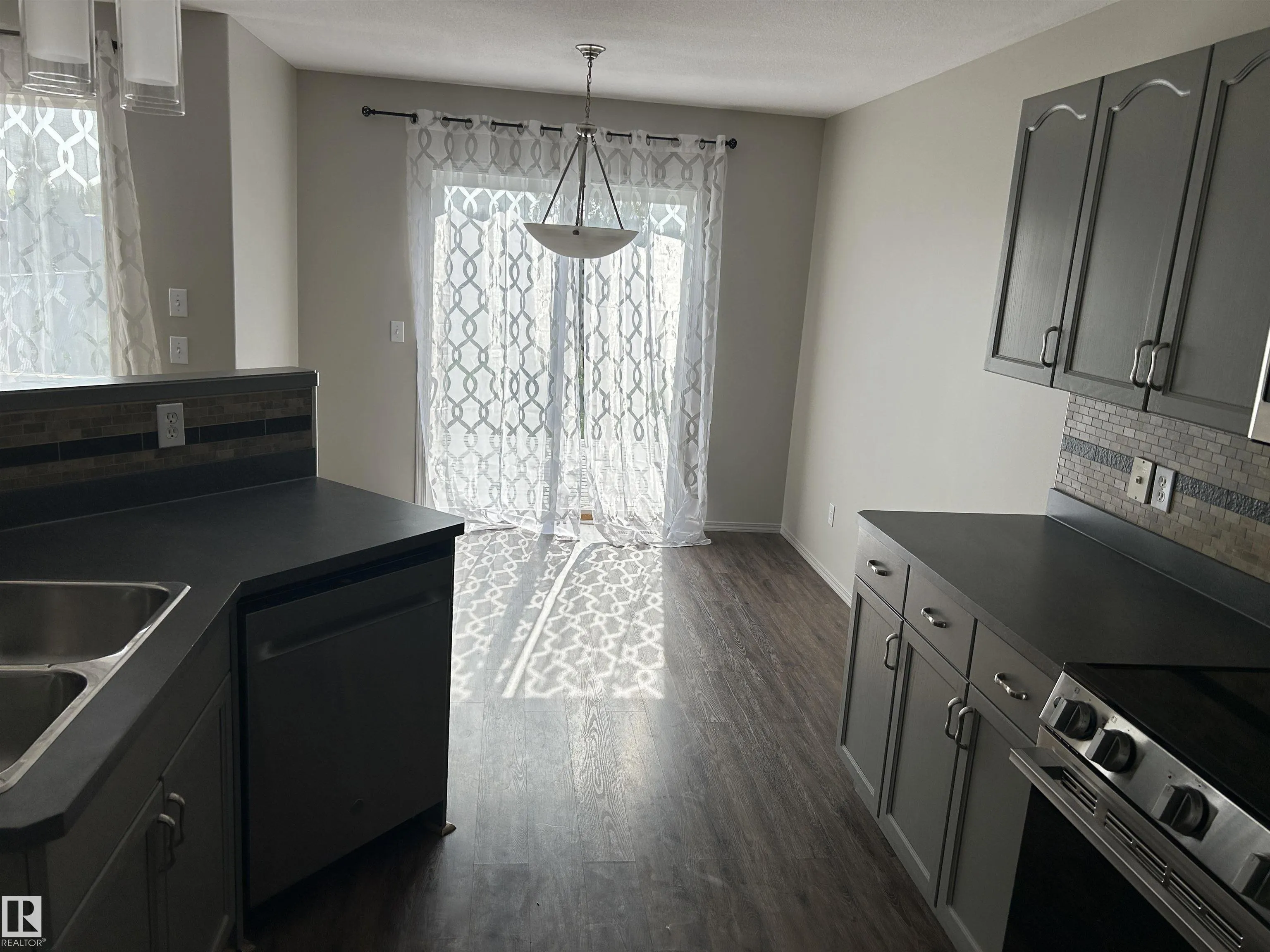 874 HIGHWOOD Boulevard