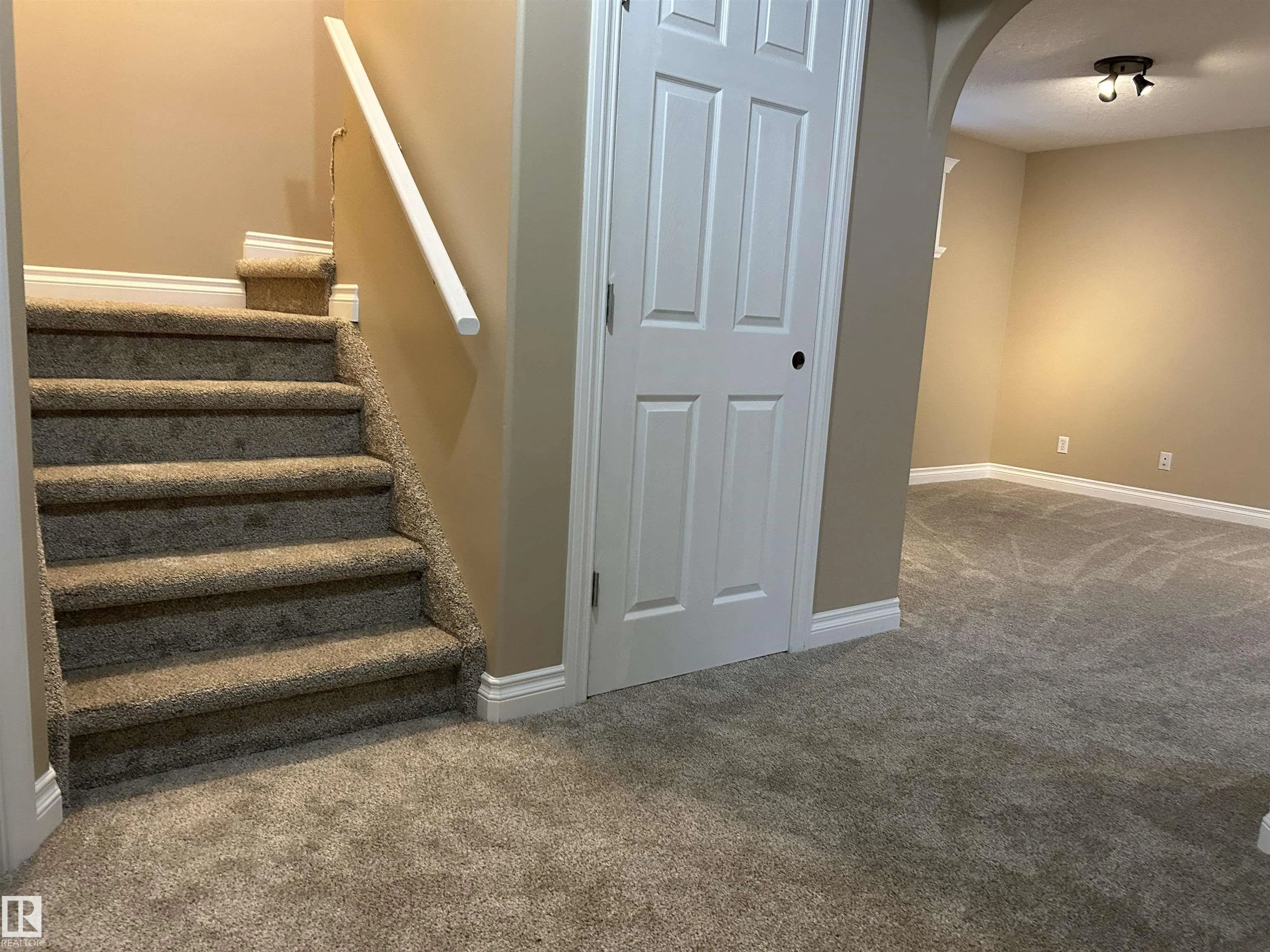 874 HIGHWOOD Boulevard