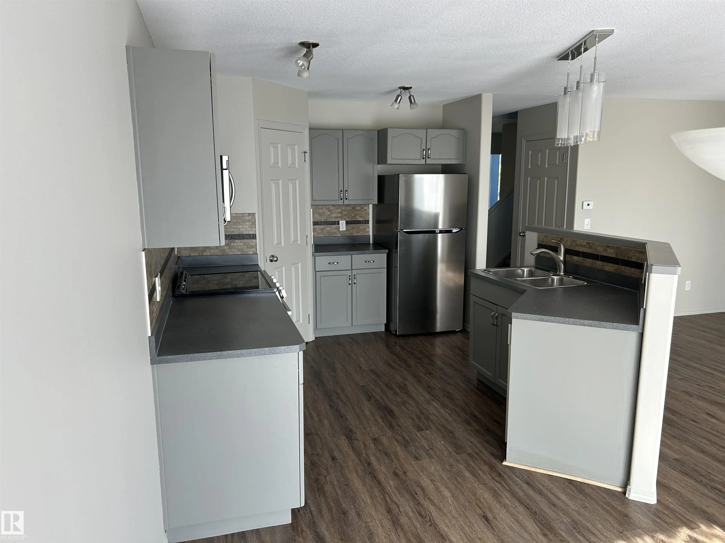 874 HIGHWOOD Boulevard