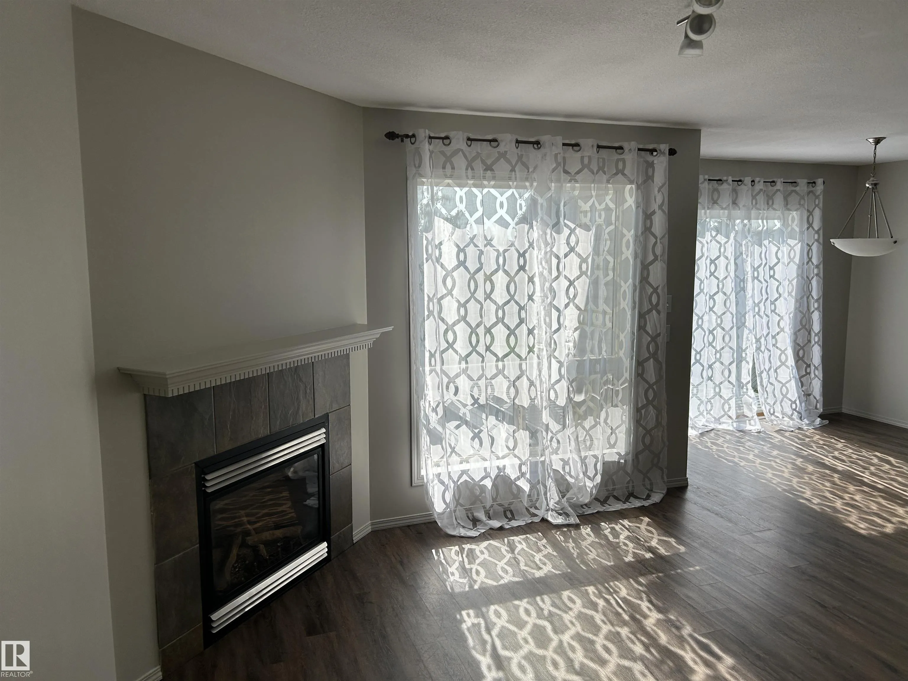 874 HIGHWOOD Boulevard