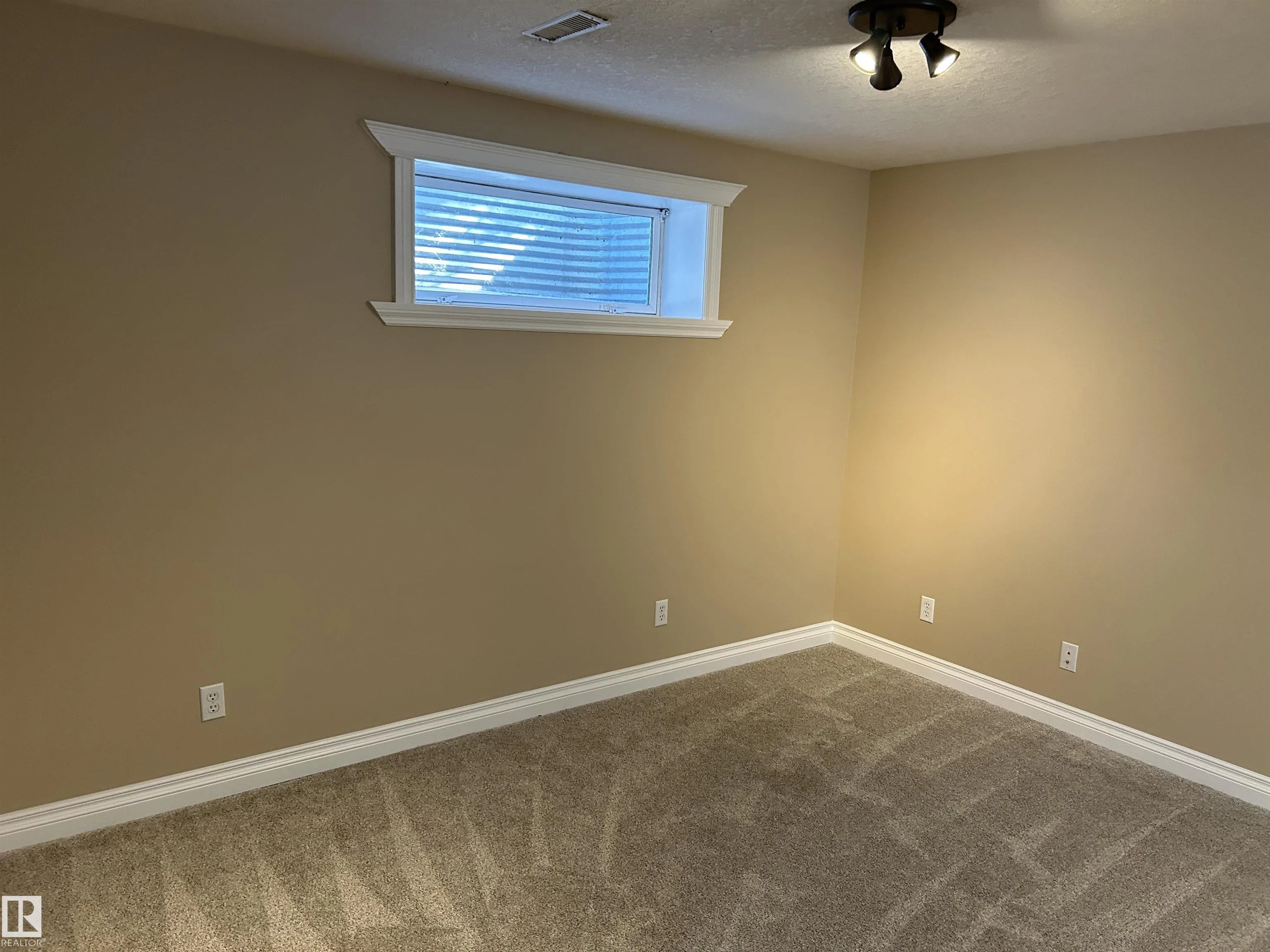 874 HIGHWOOD Boulevard