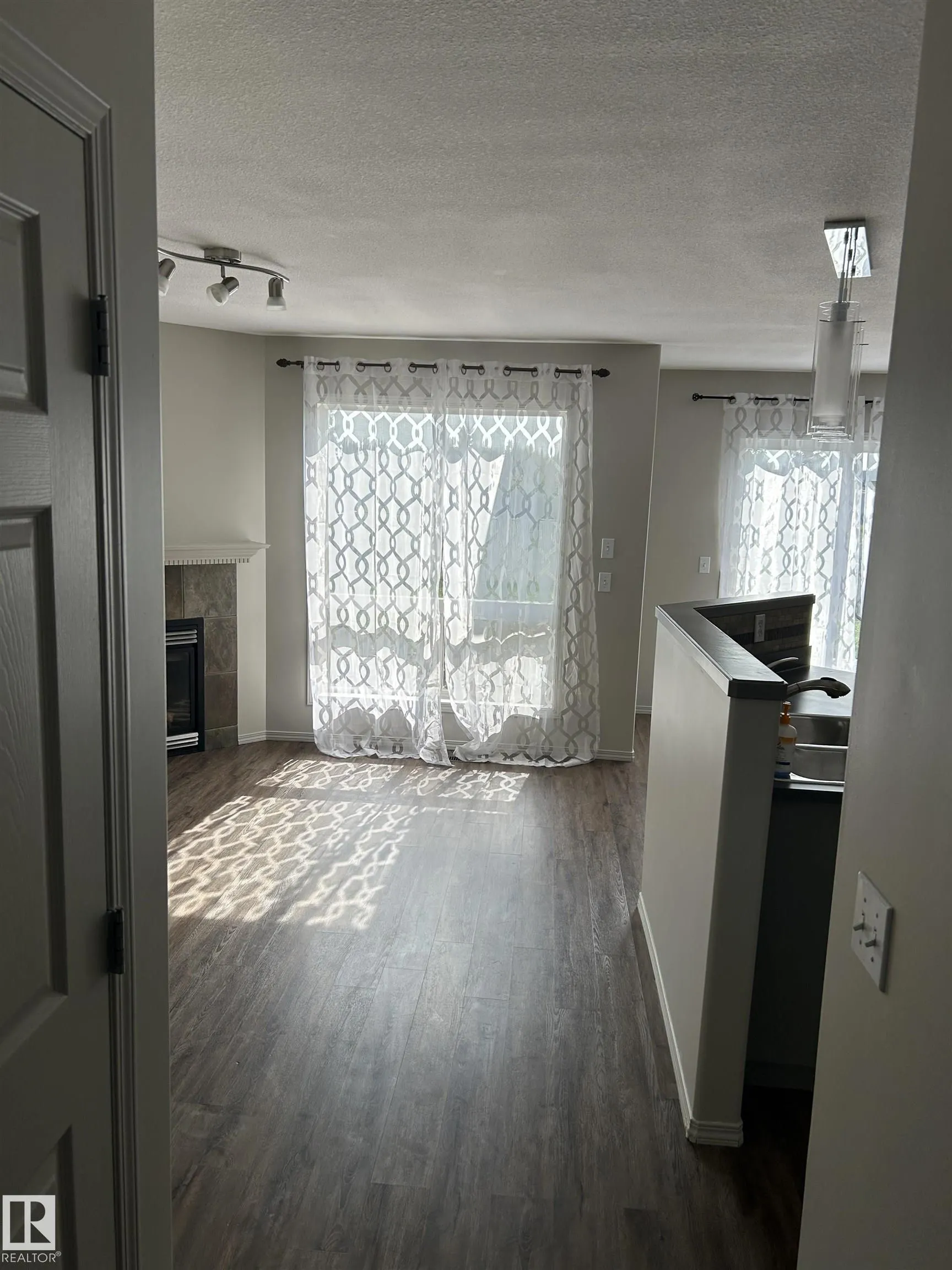 874 HIGHWOOD Boulevard