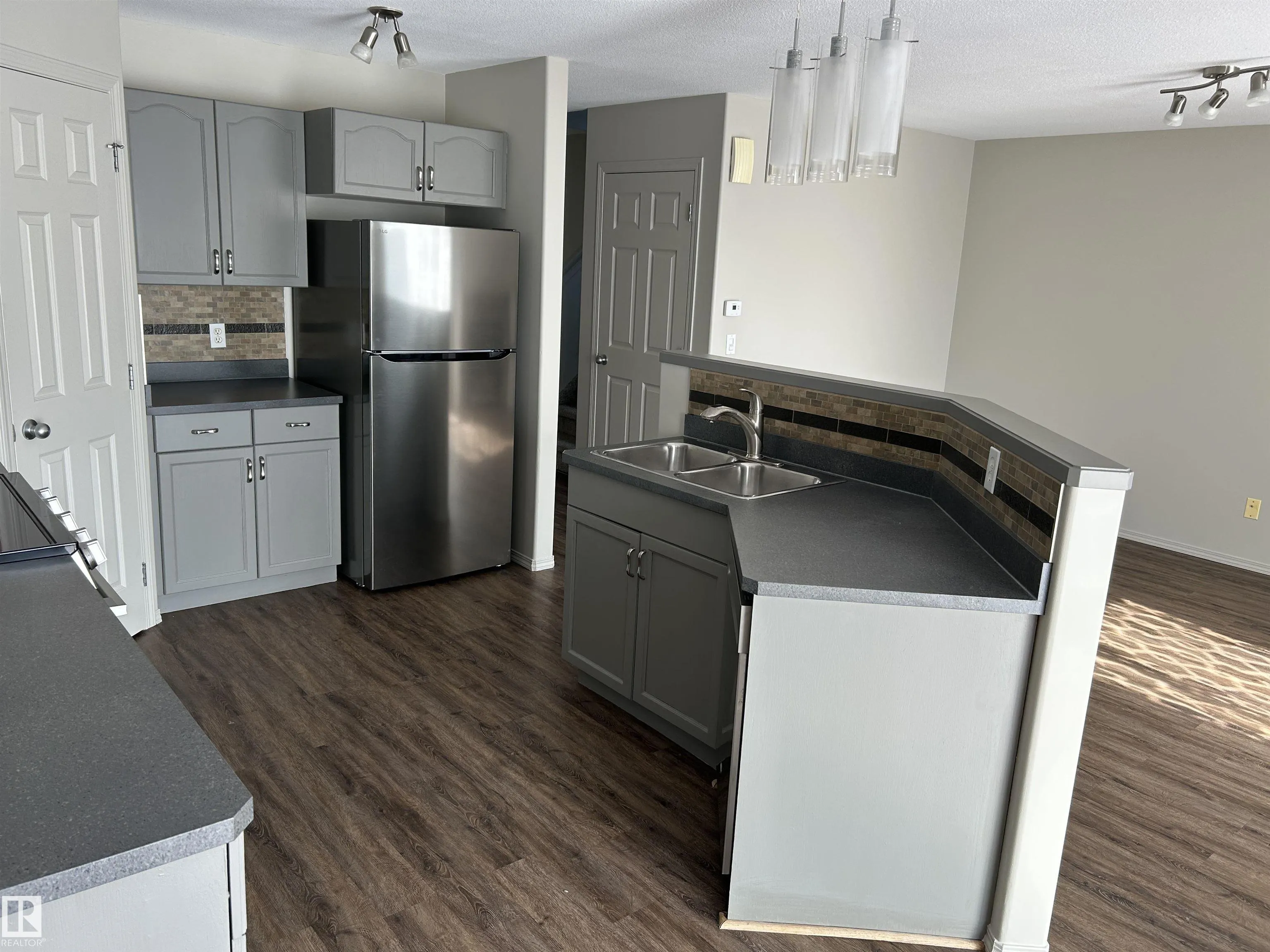 874 HIGHWOOD Boulevard