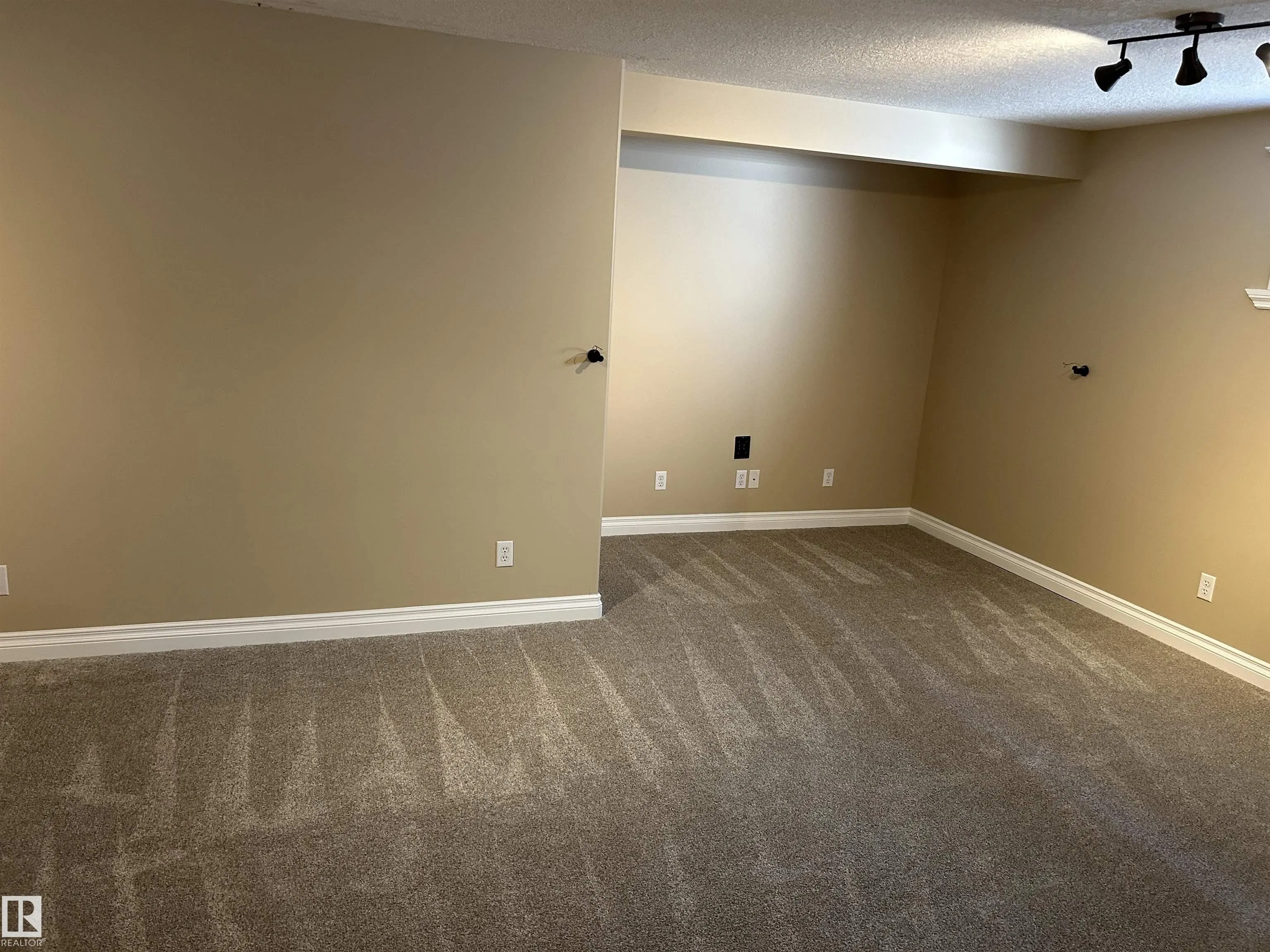 874 HIGHWOOD Boulevard