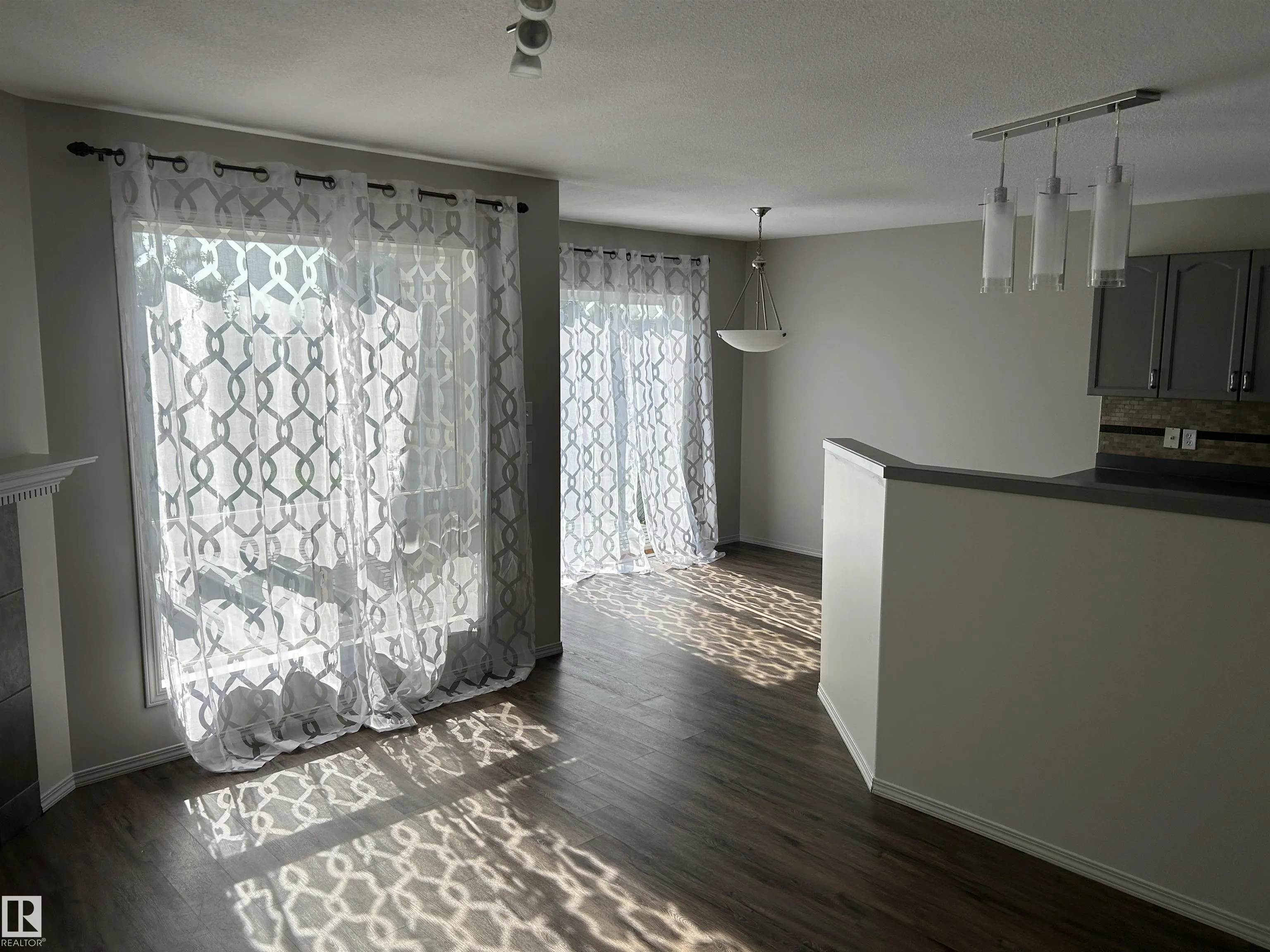 874 HIGHWOOD Boulevard