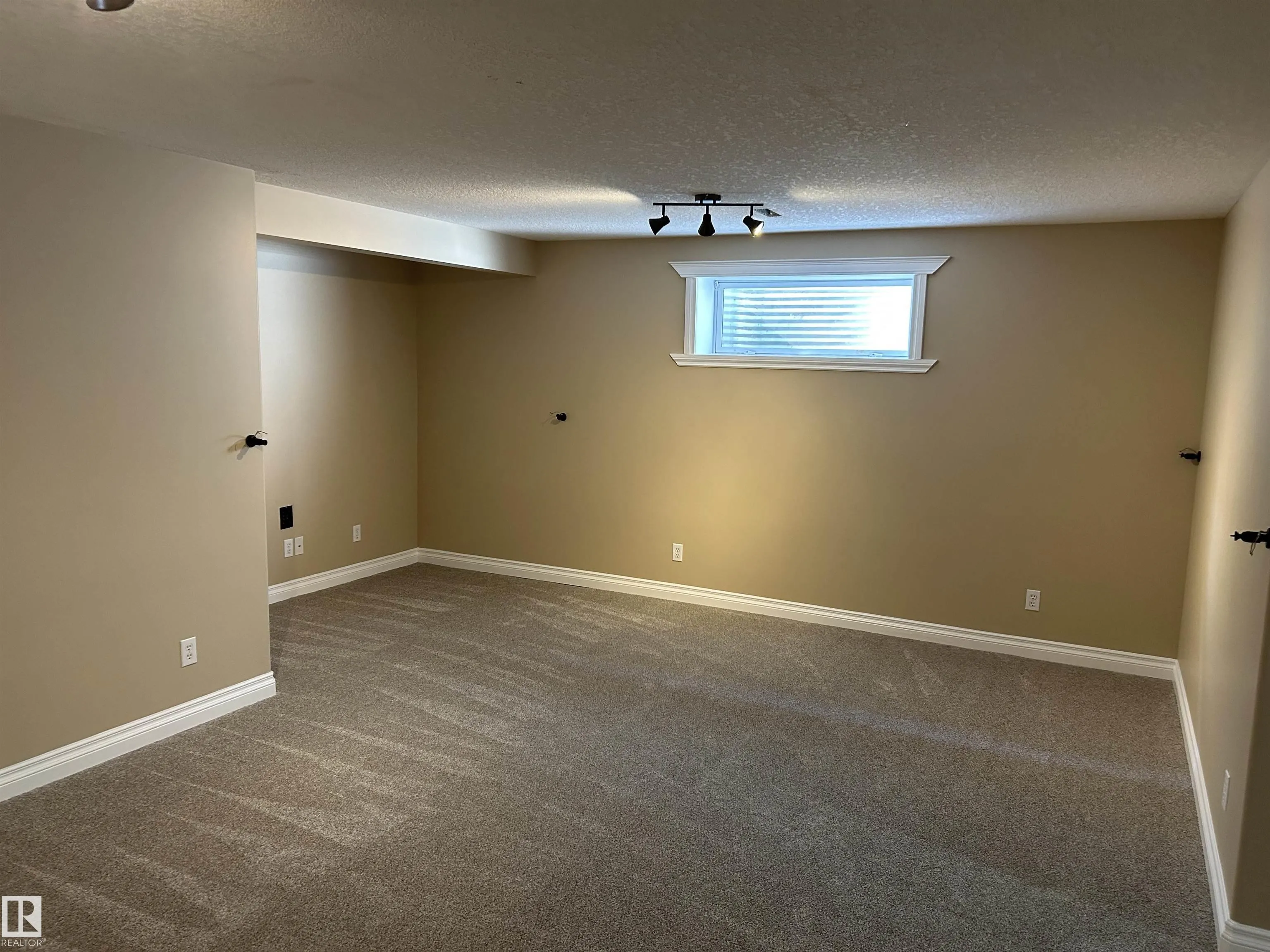 874 HIGHWOOD Boulevard