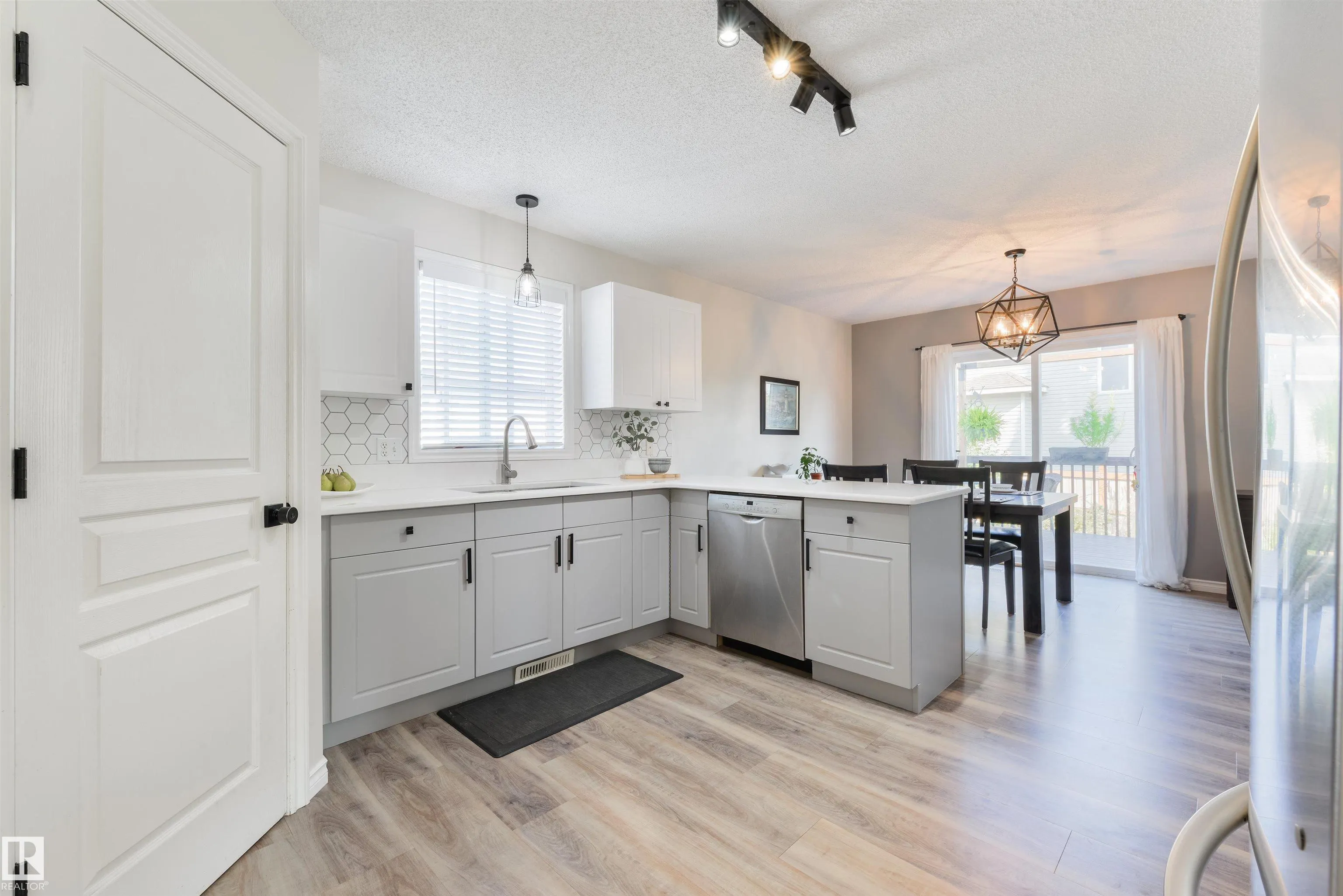 13 WILLIS Crescent