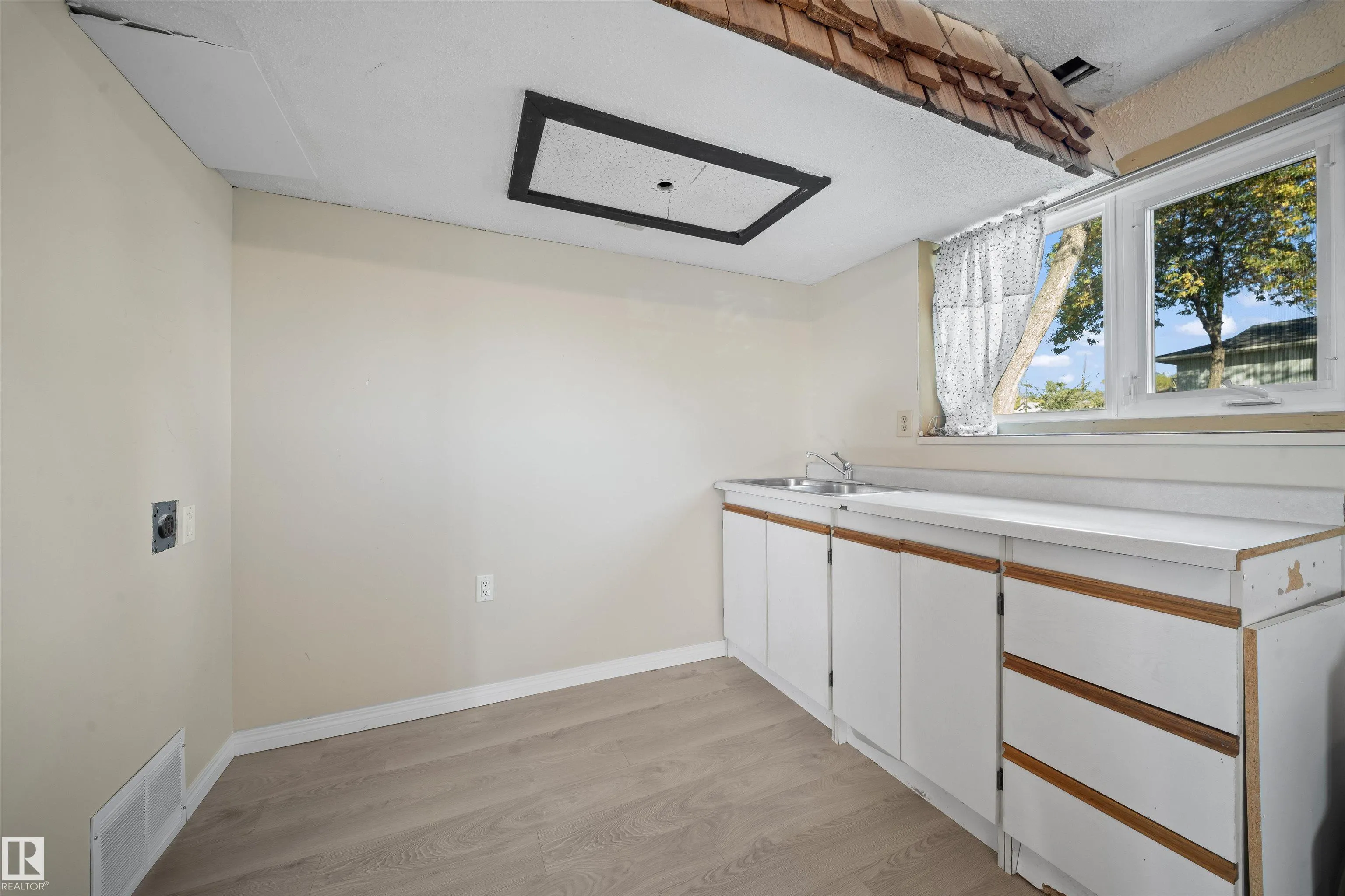 11604 127 Avenue