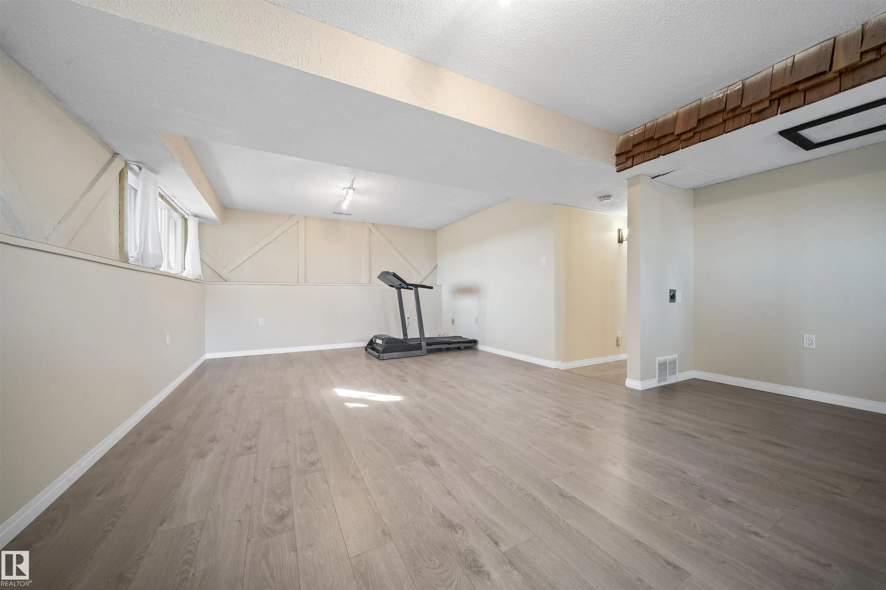 11604 127 Avenue