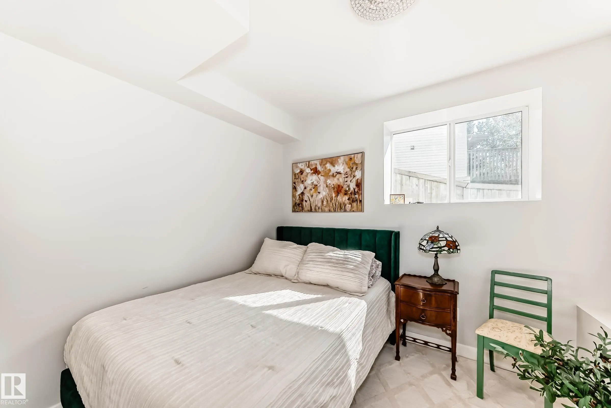 85 HAWTHORNE Crescent