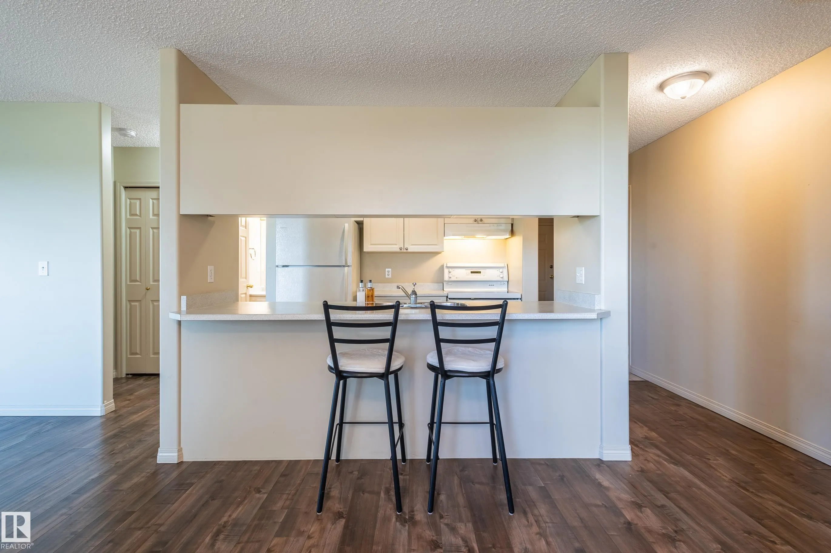 9932 100 Avenue