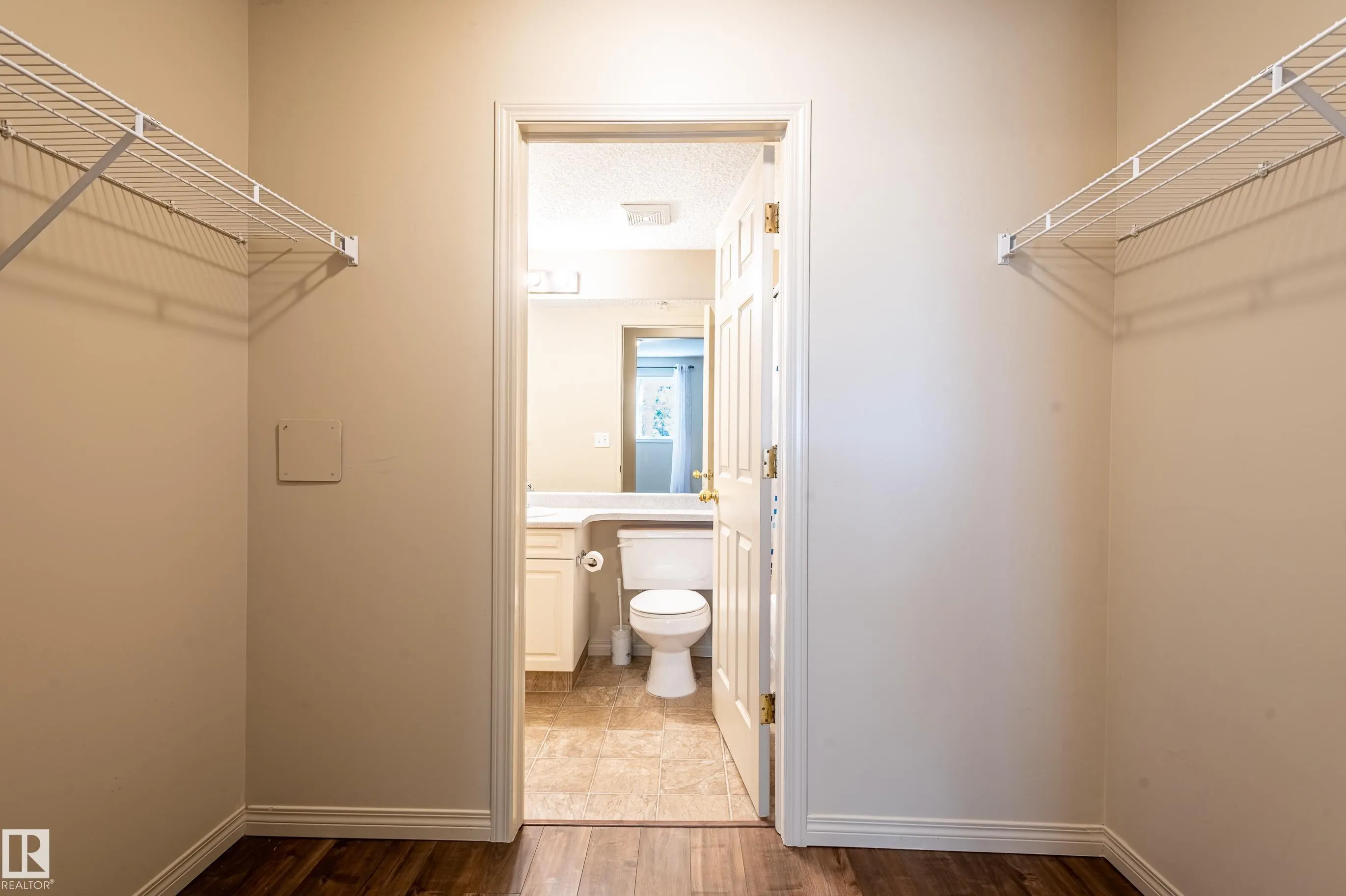9932 100 Avenue