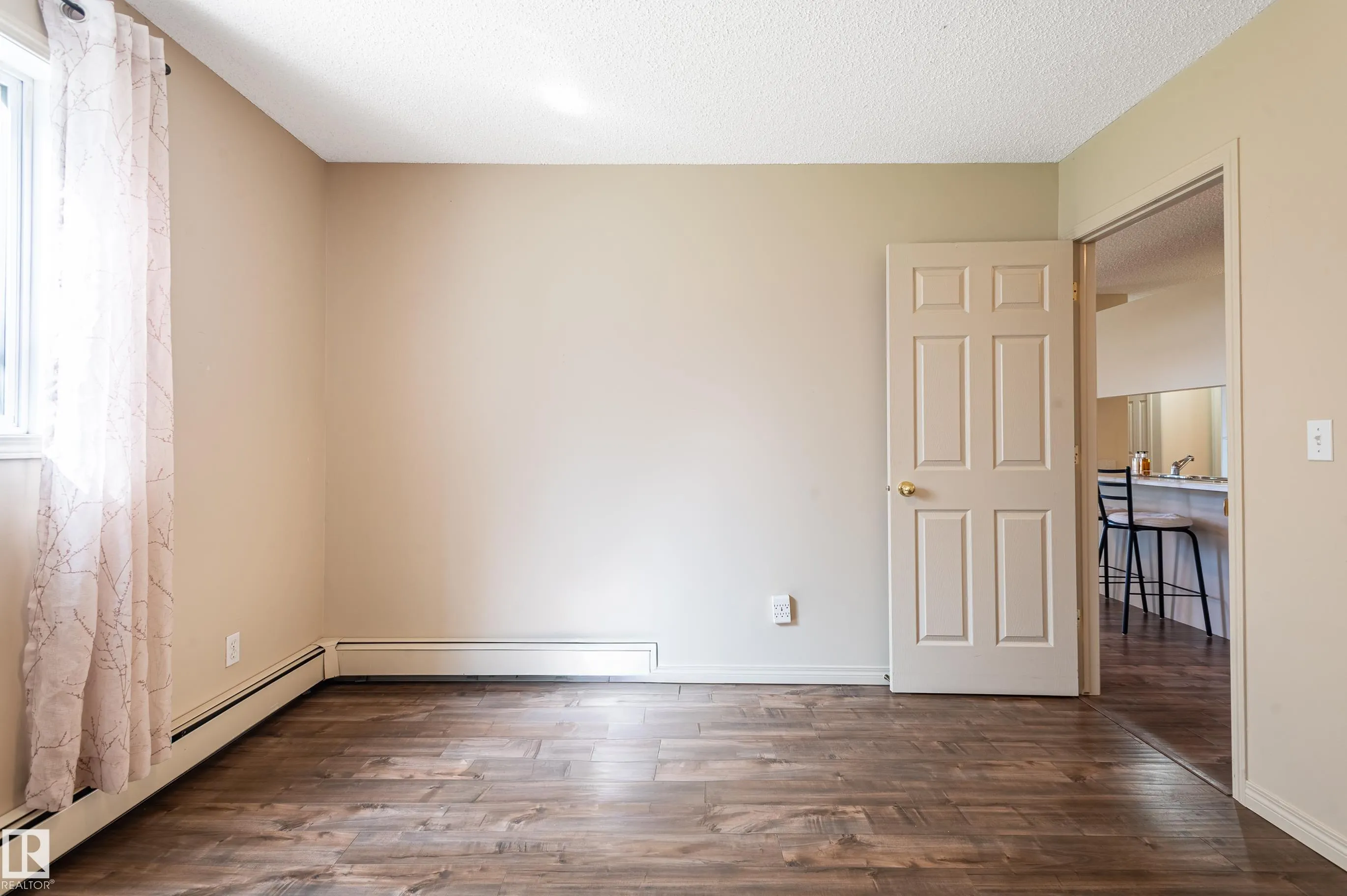 9932 100 Avenue