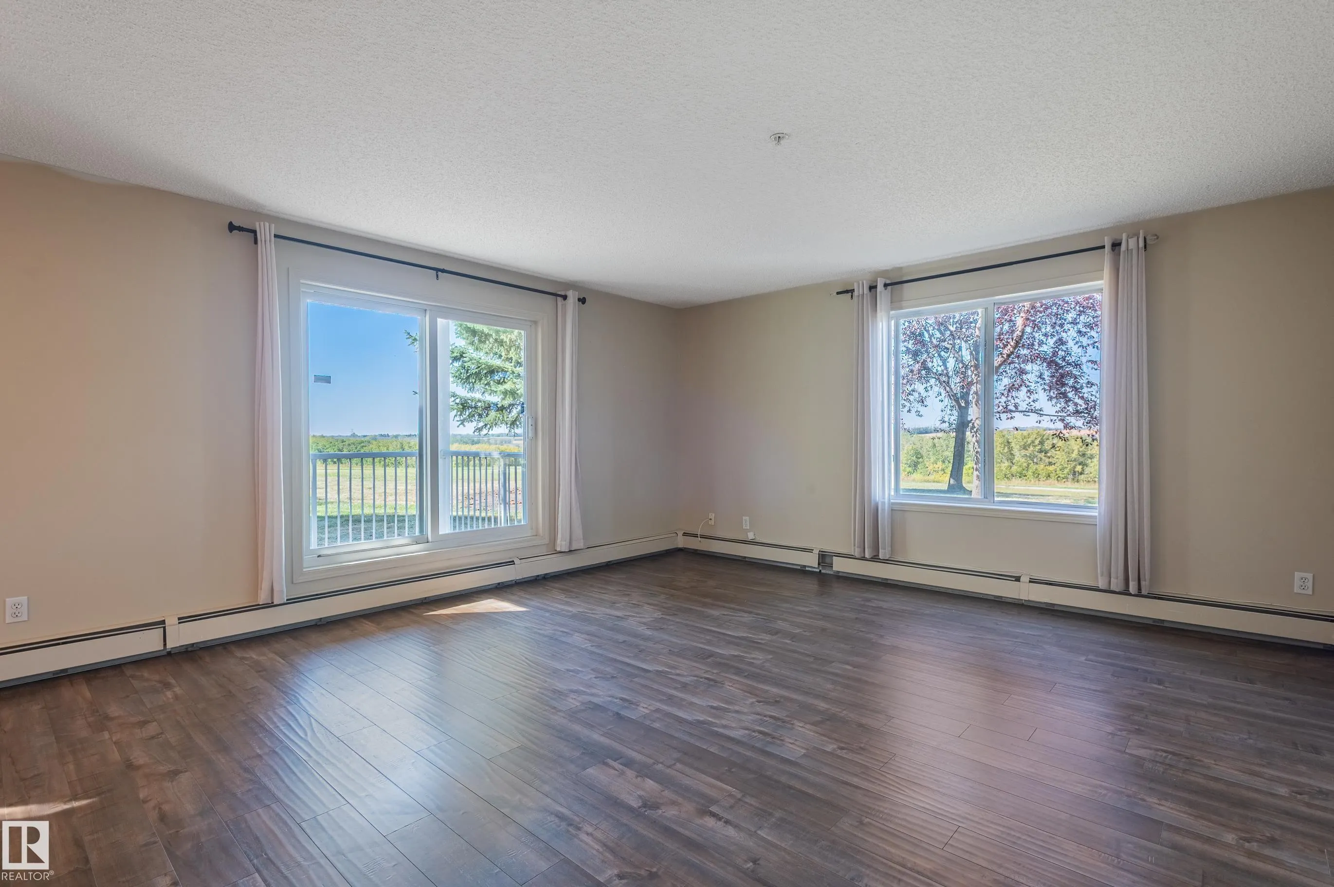9932 100 Avenue
