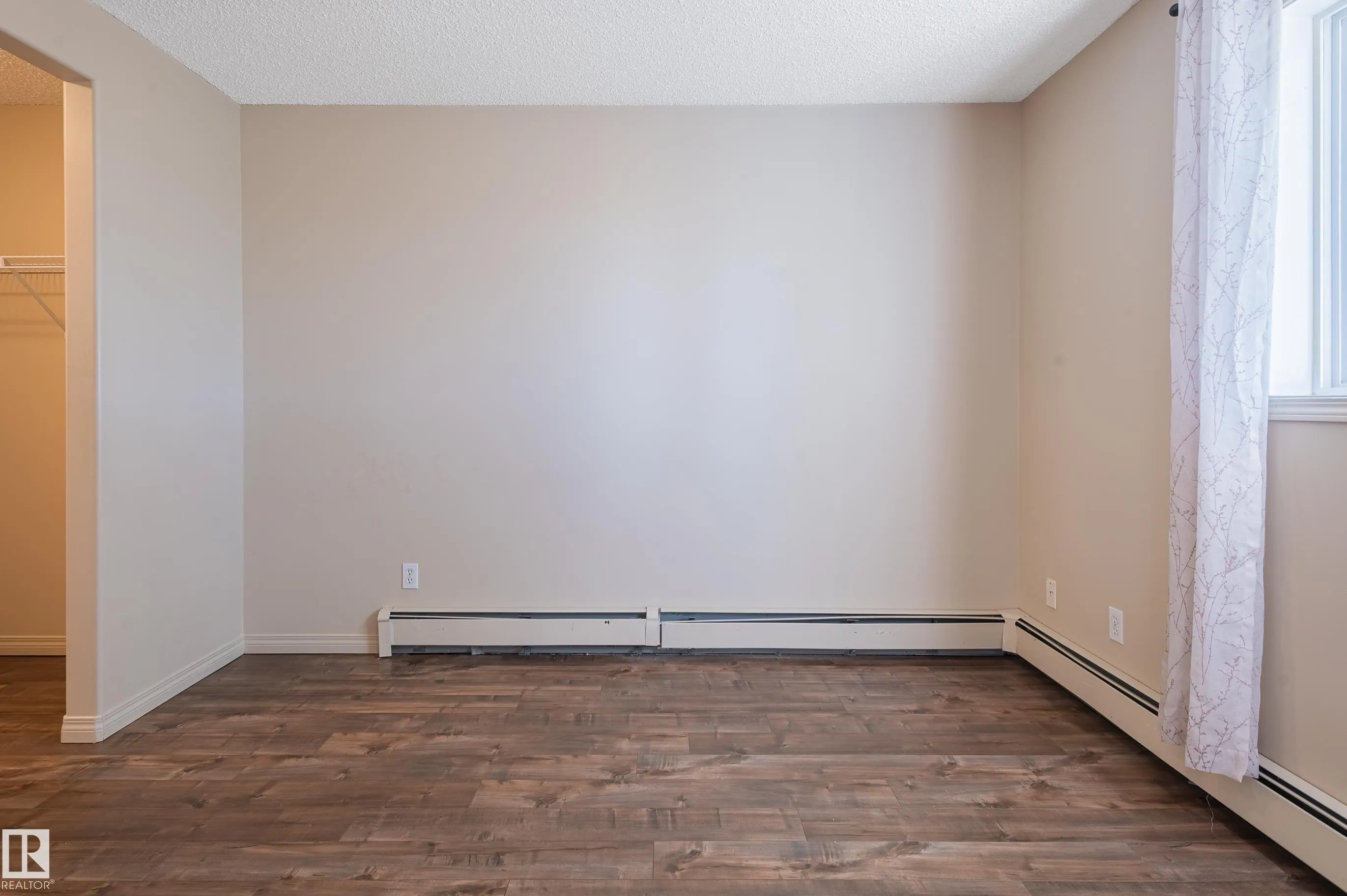 9932 100 Avenue