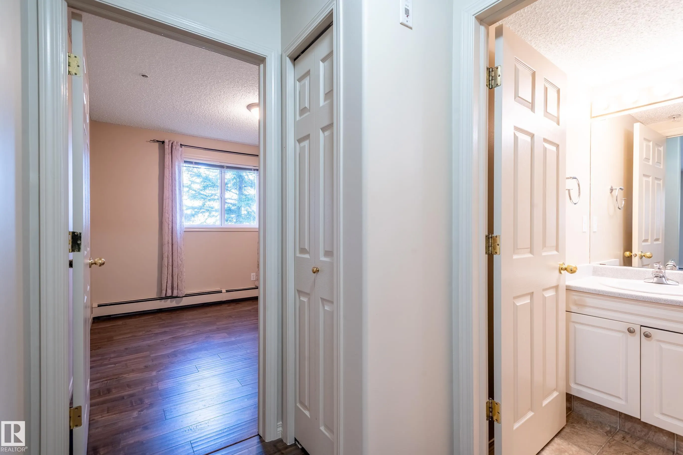 9932 100 Avenue