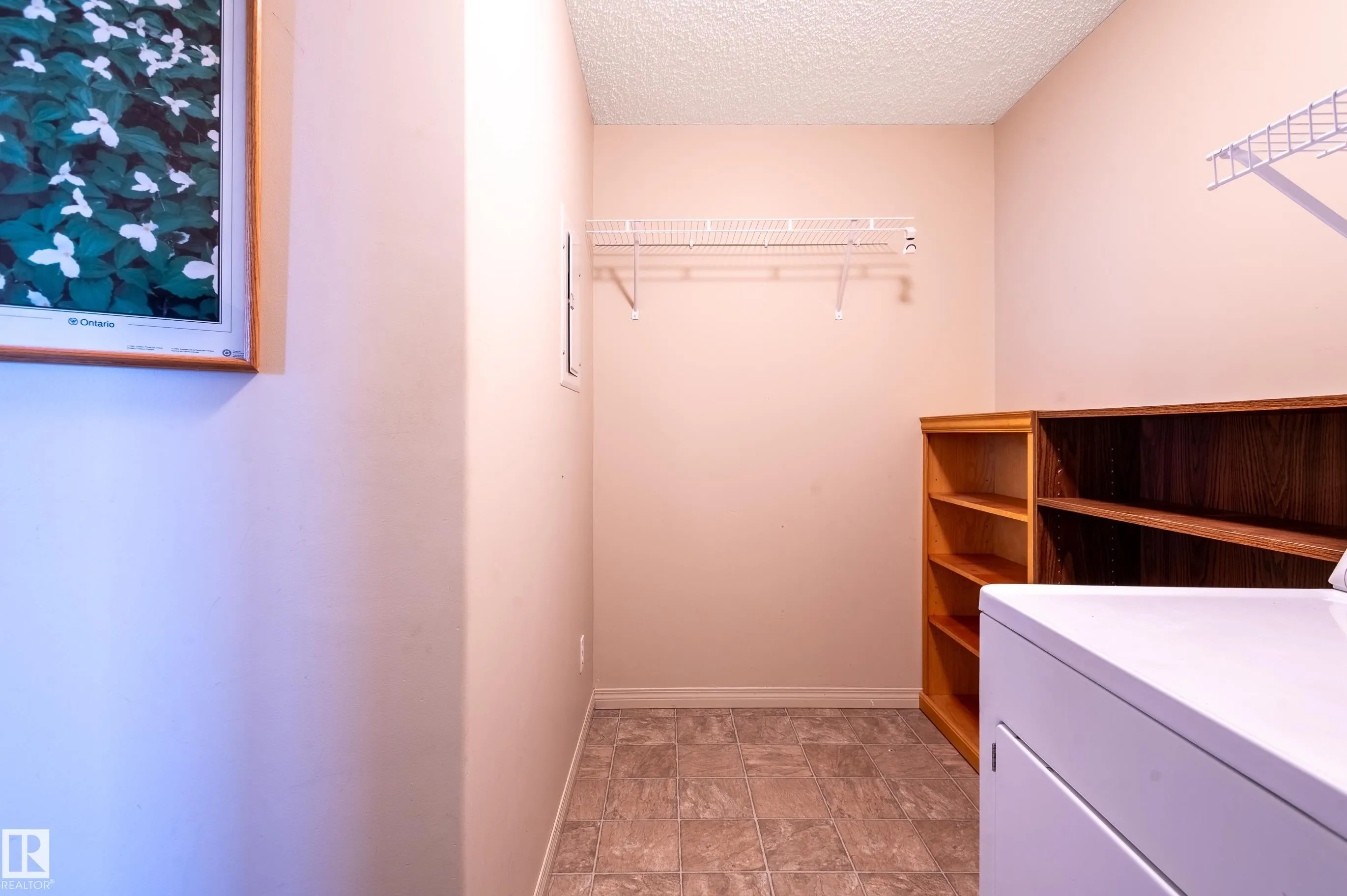 9932 100 Avenue