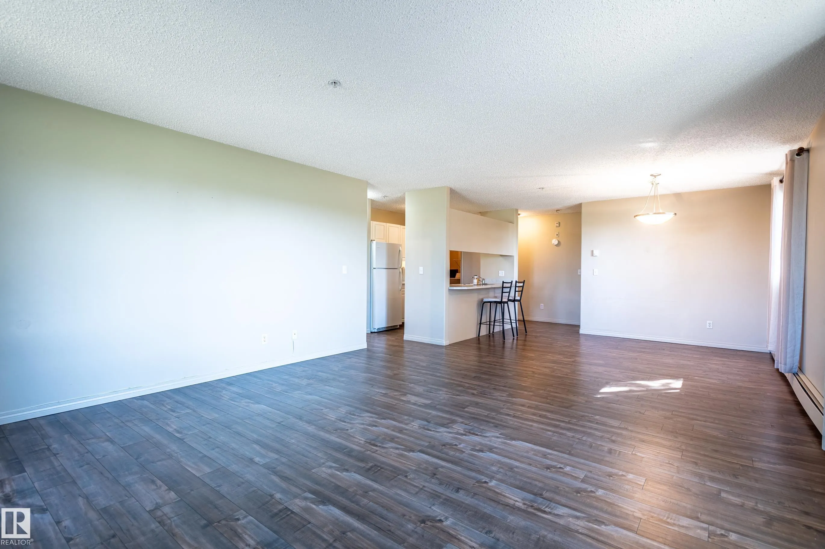 9932 100 Avenue