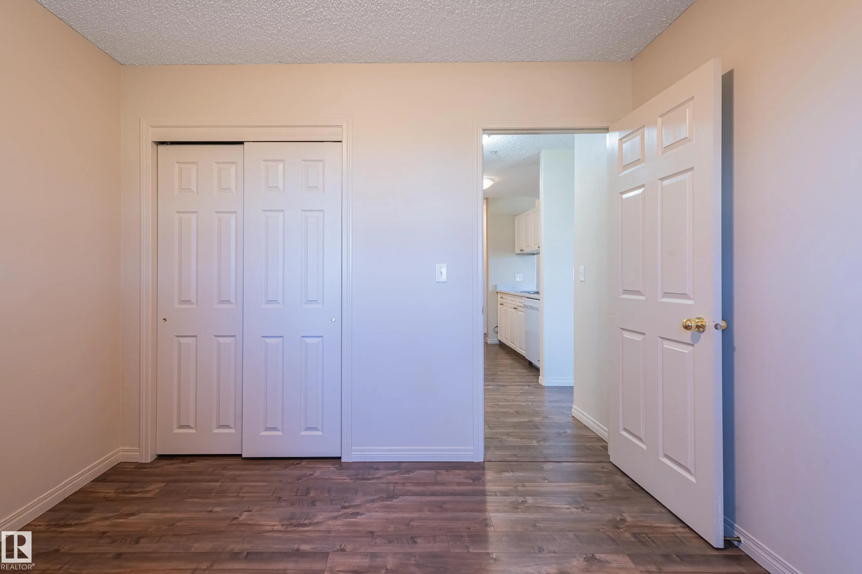 9932 100 Avenue