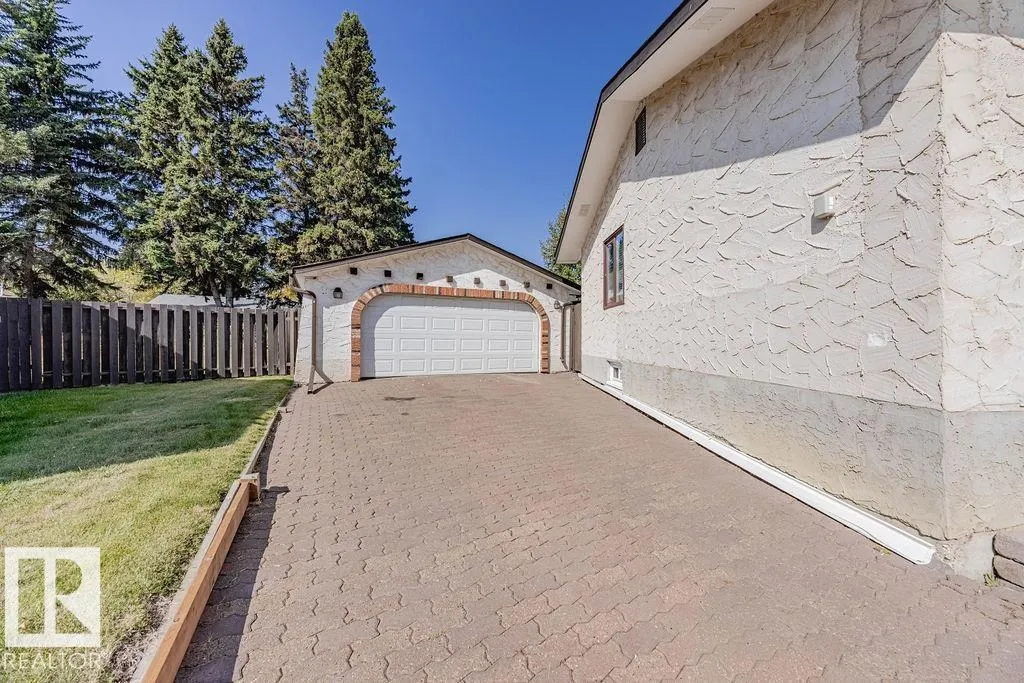 3 MURRAY Crescent
