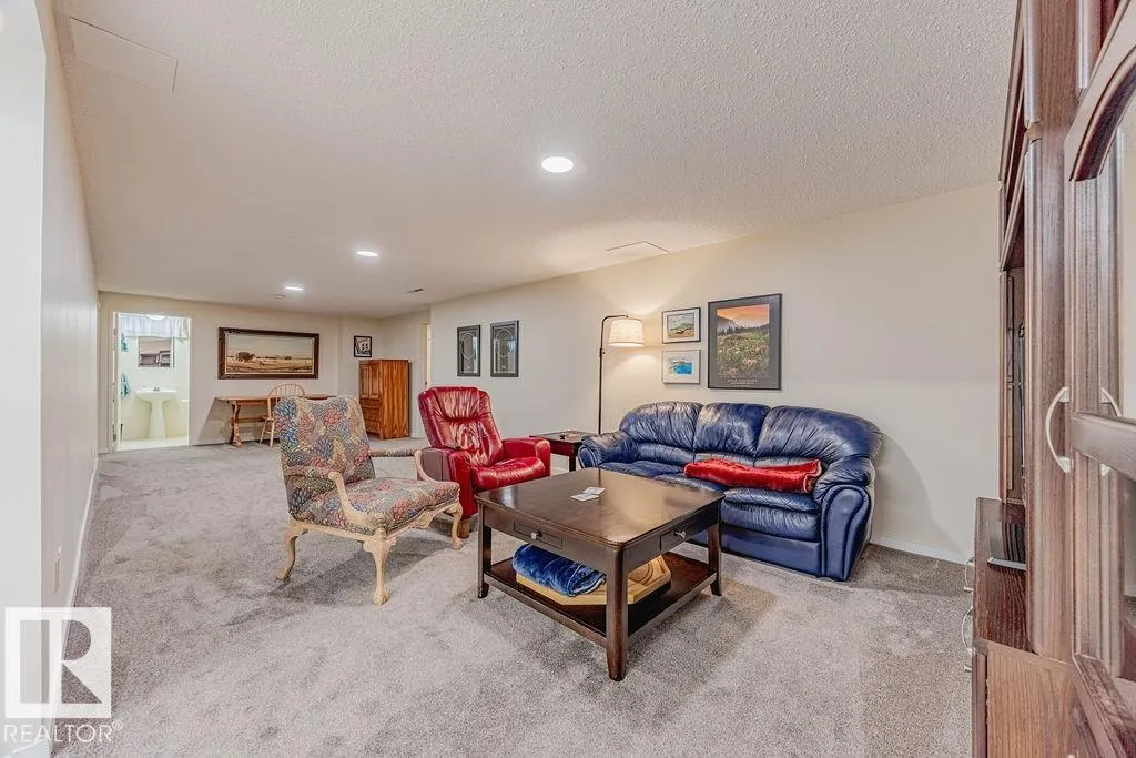 3 MURRAY Crescent