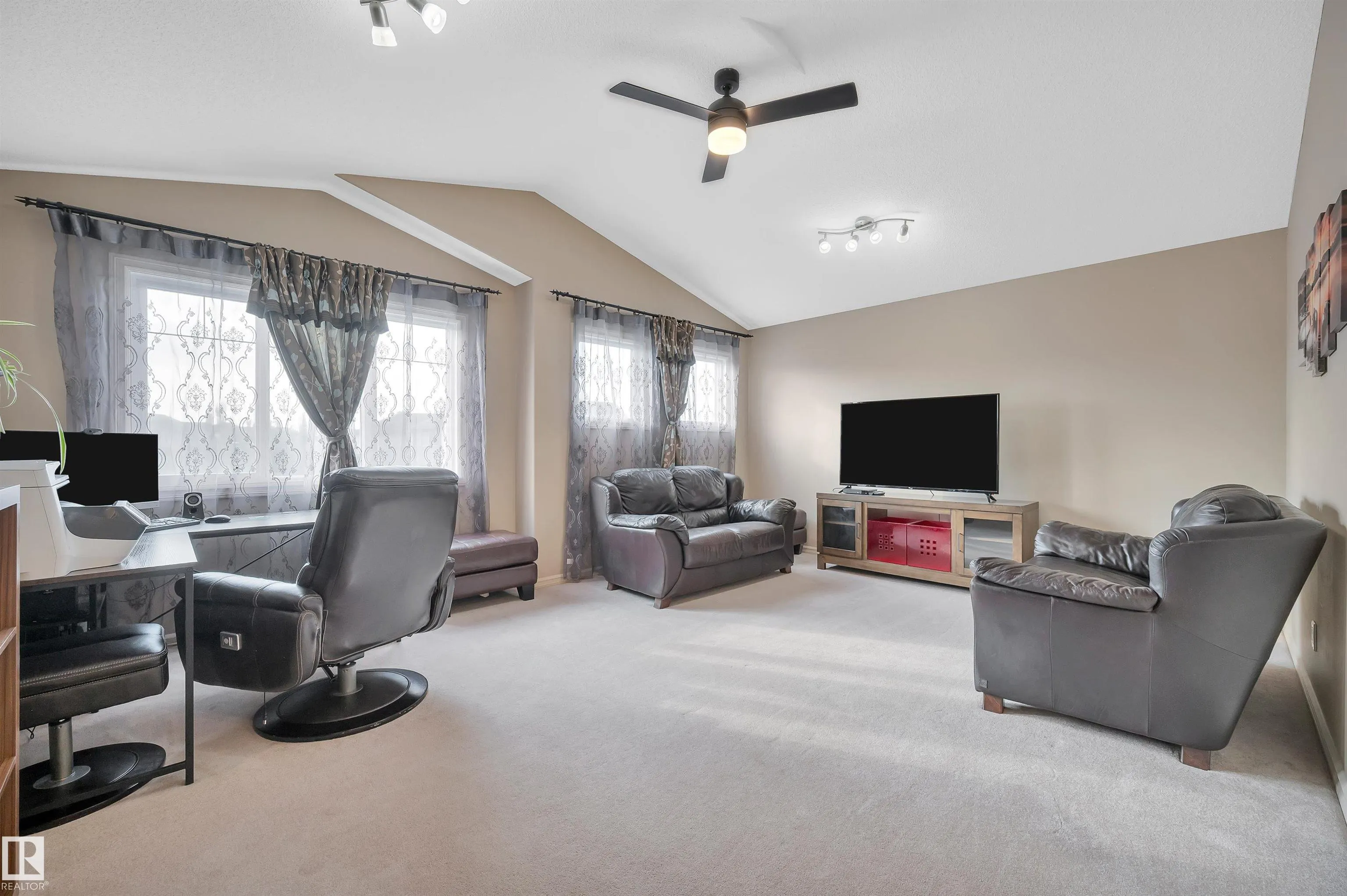 40 BECKER Crescent