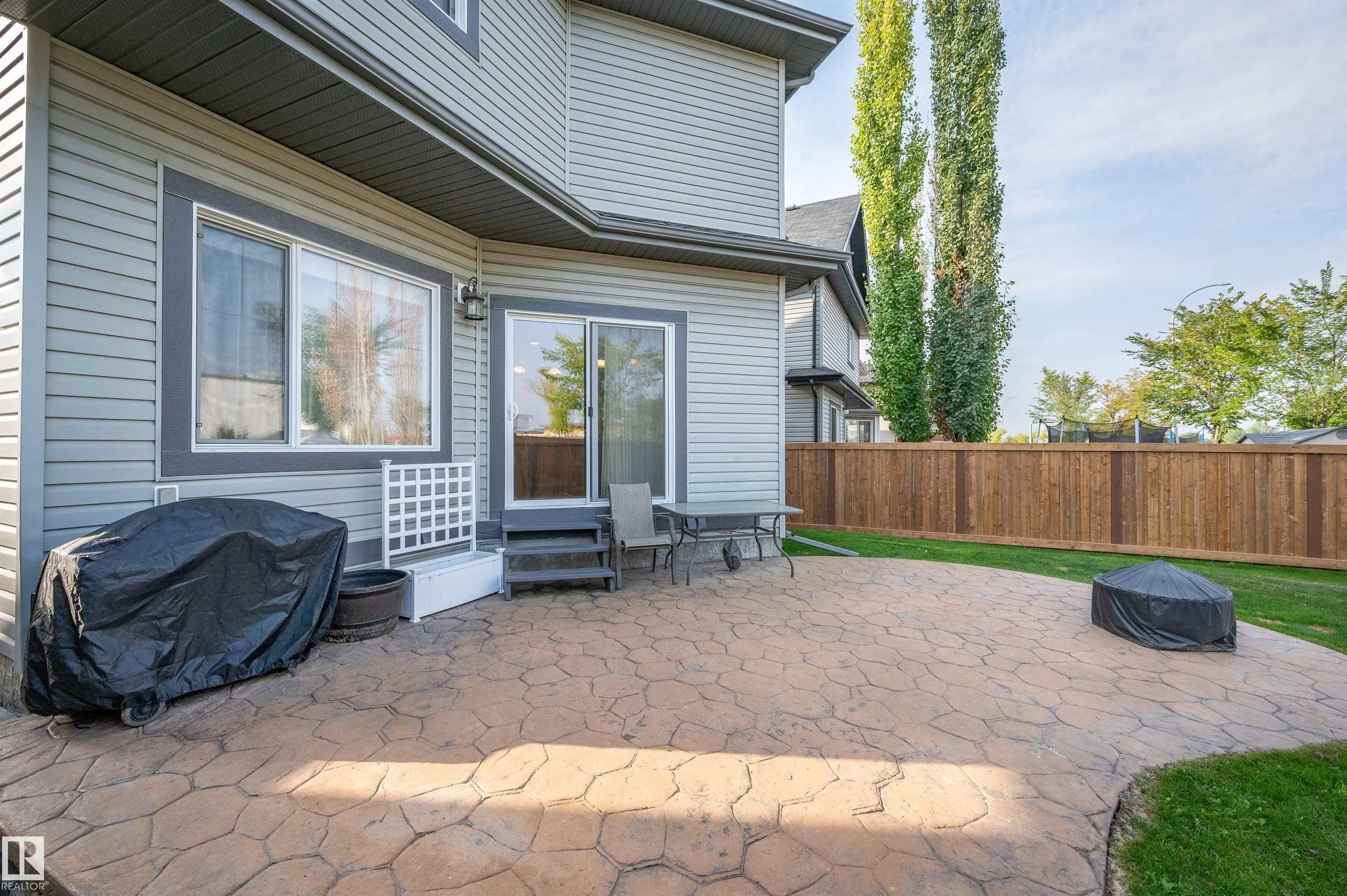 40 BECKER Crescent