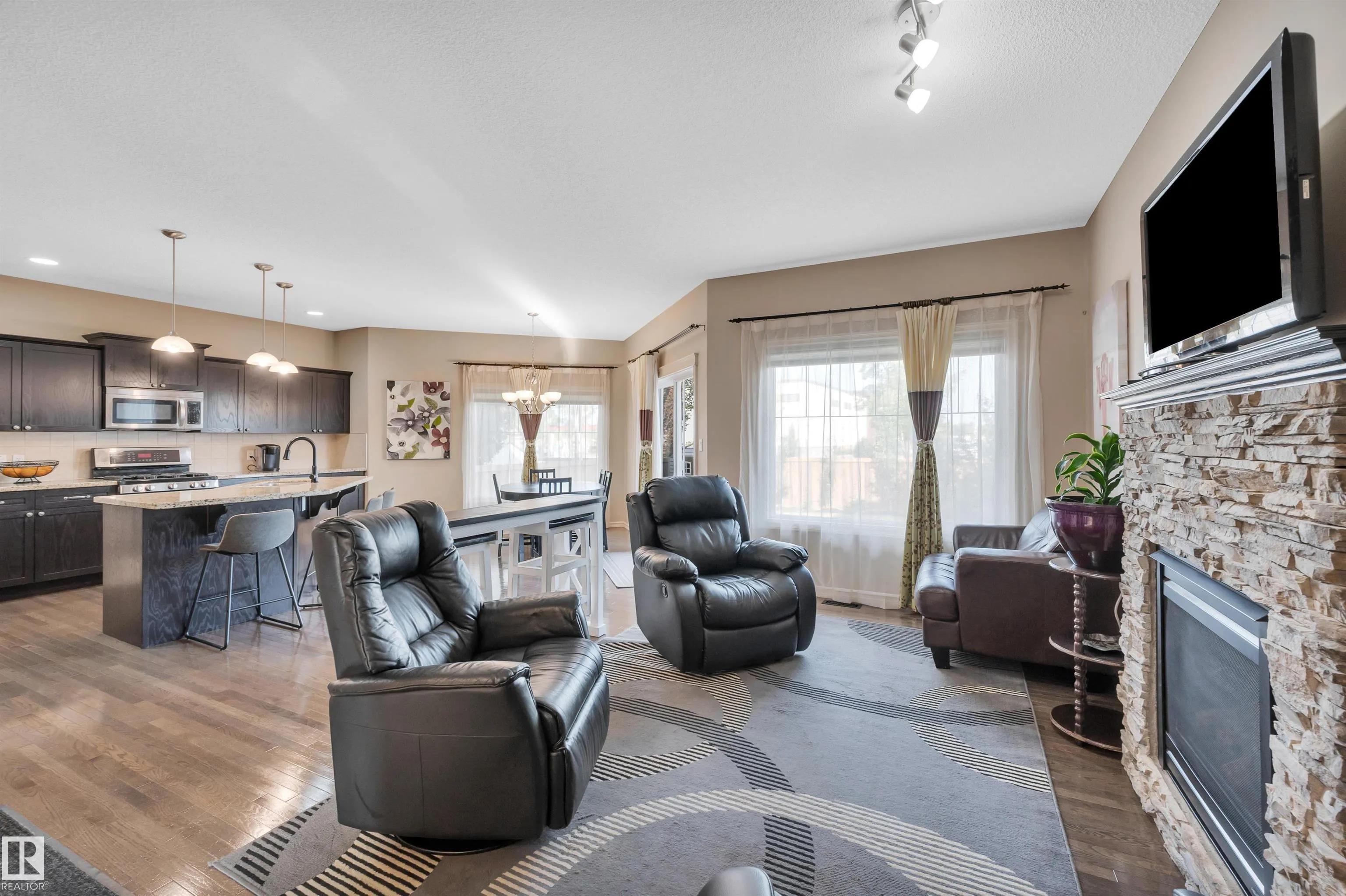 40 BECKER Crescent
