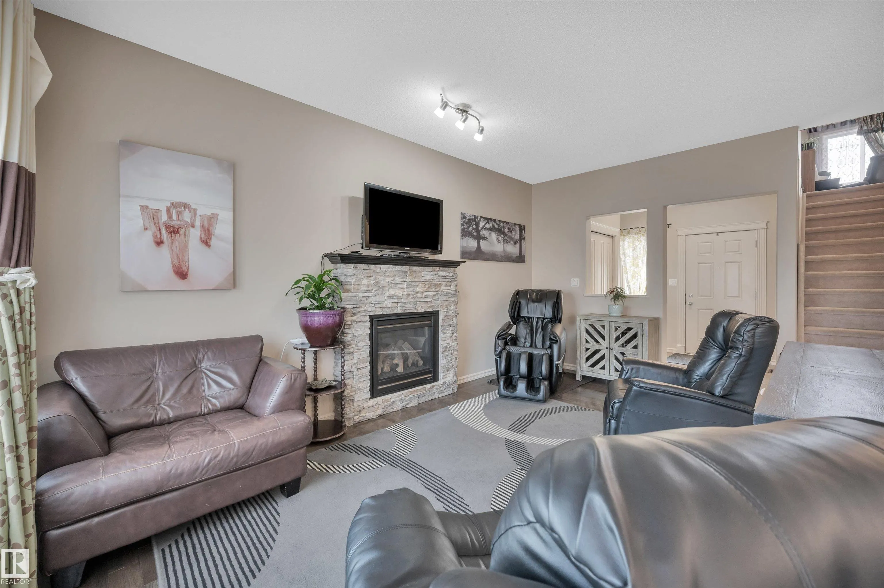 40 BECKER Crescent