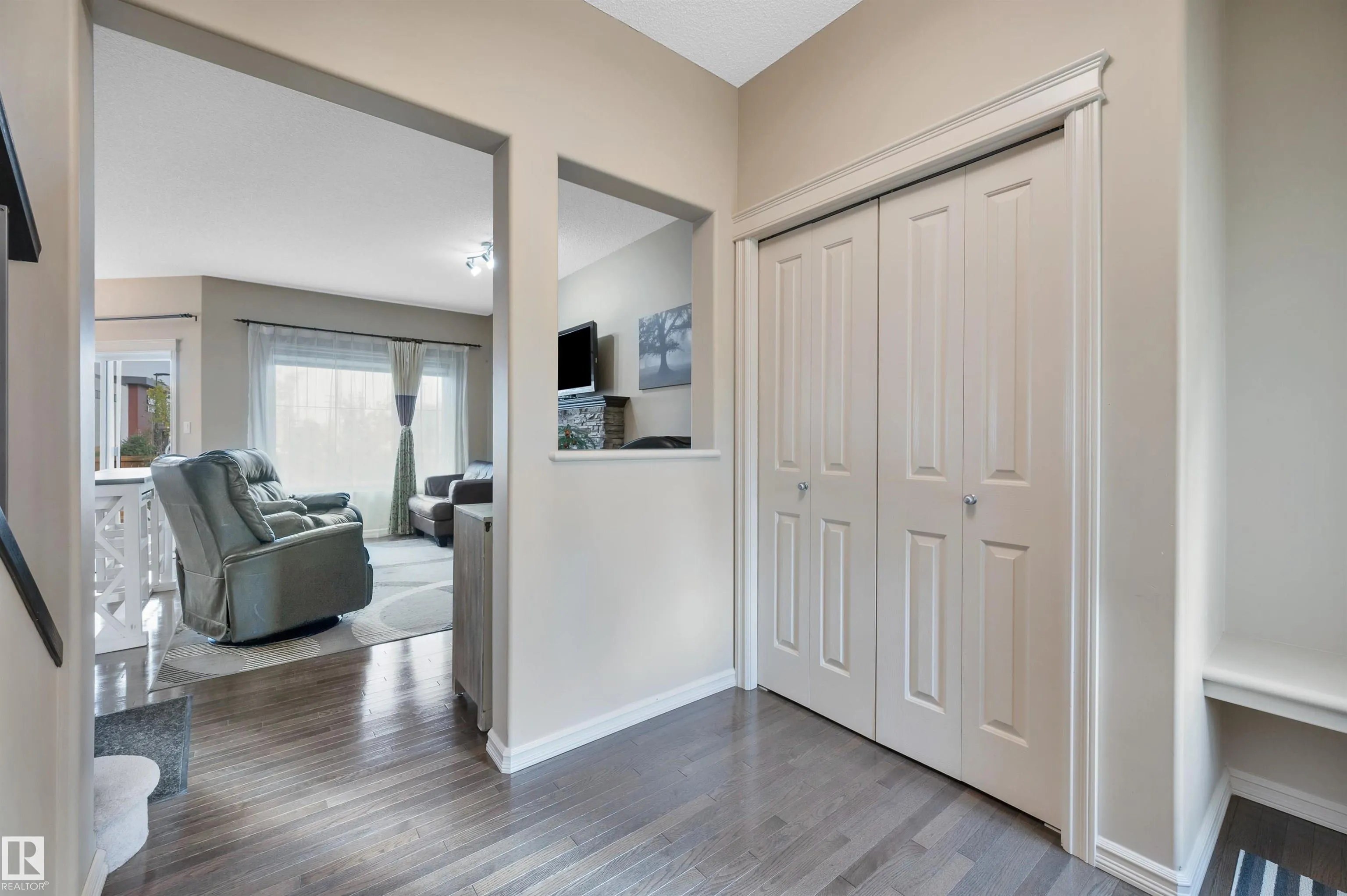 40 BECKER Crescent