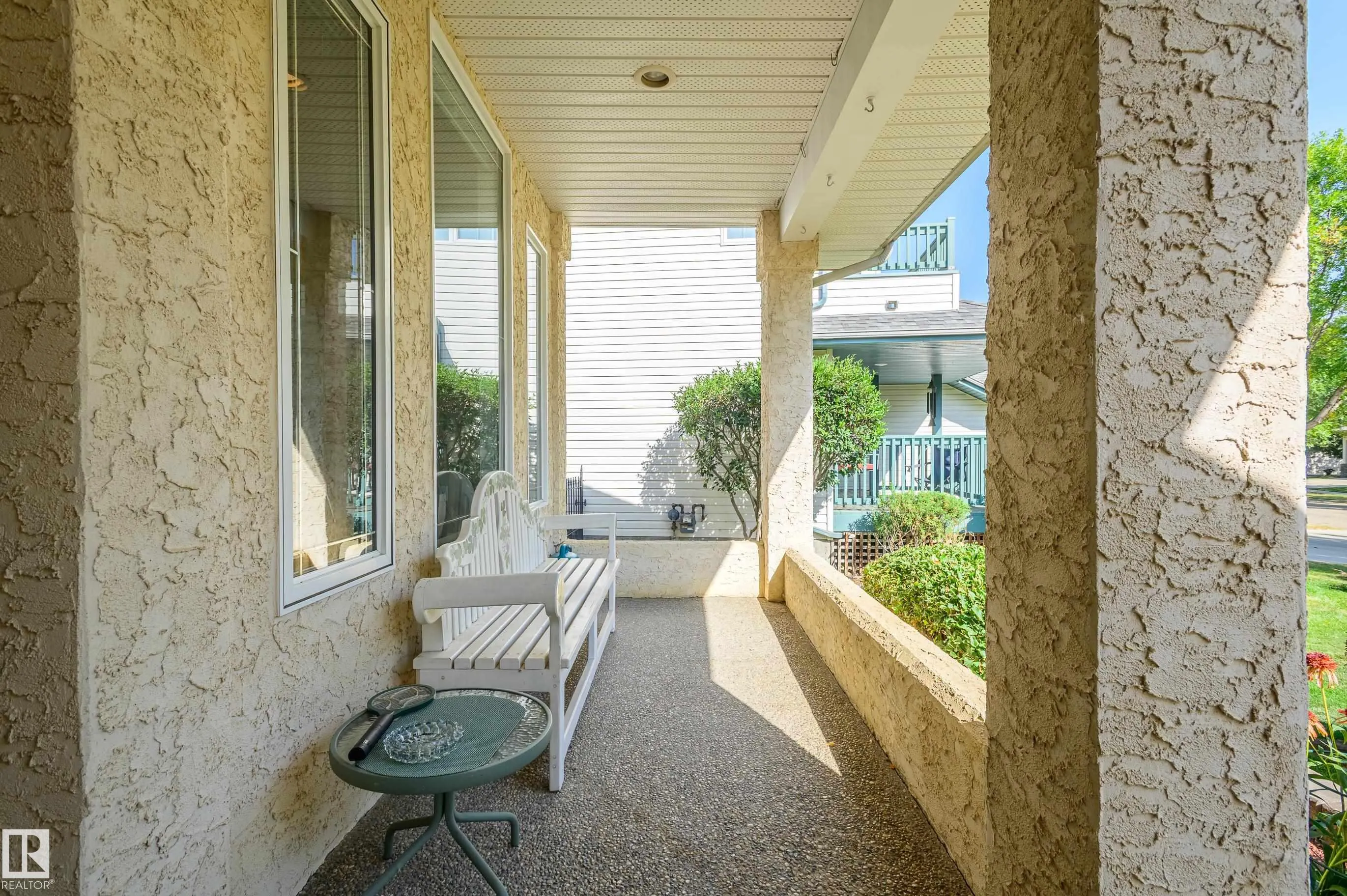 28 OAKDALE Place