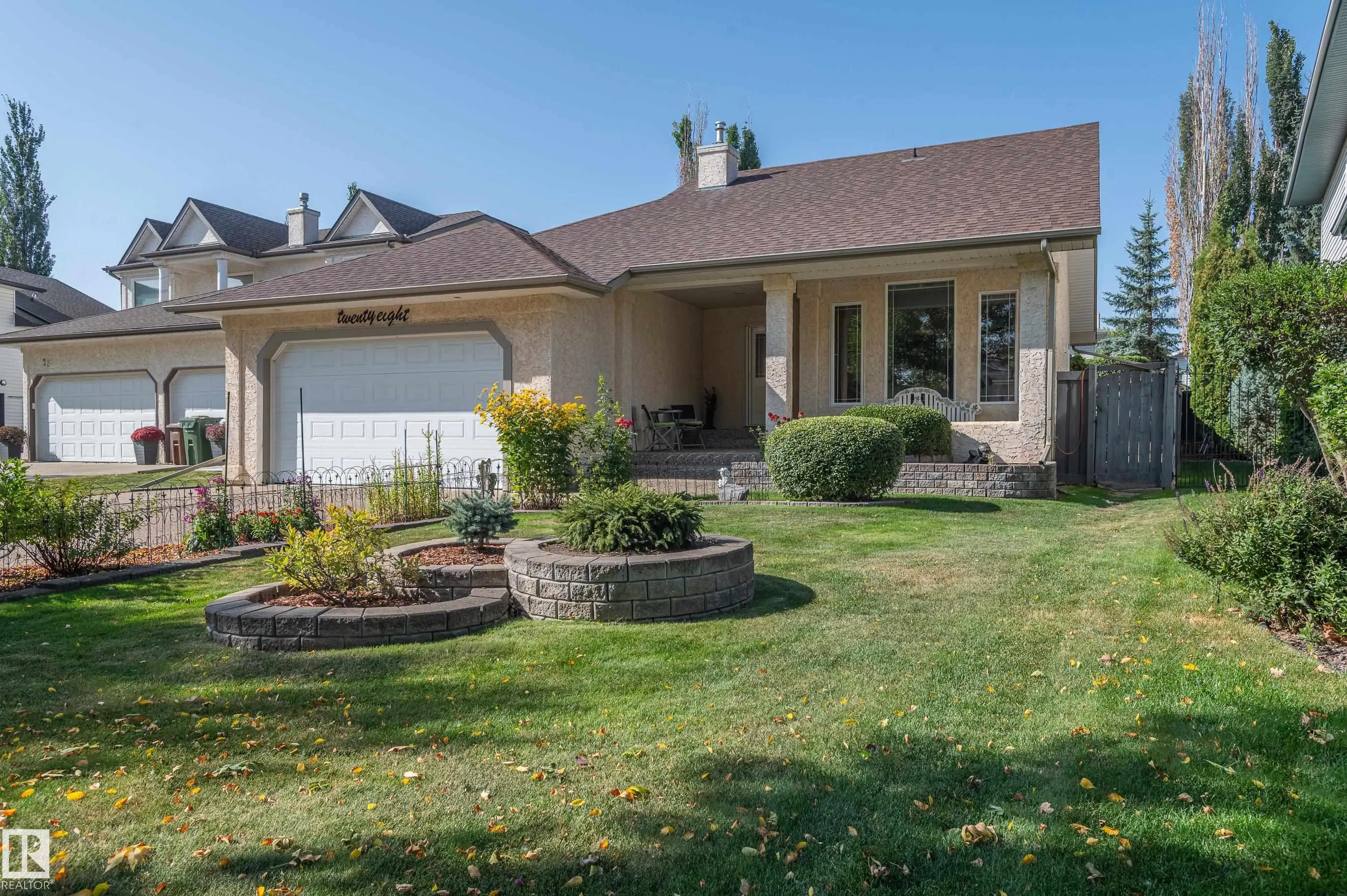 28 OAKDALE Place