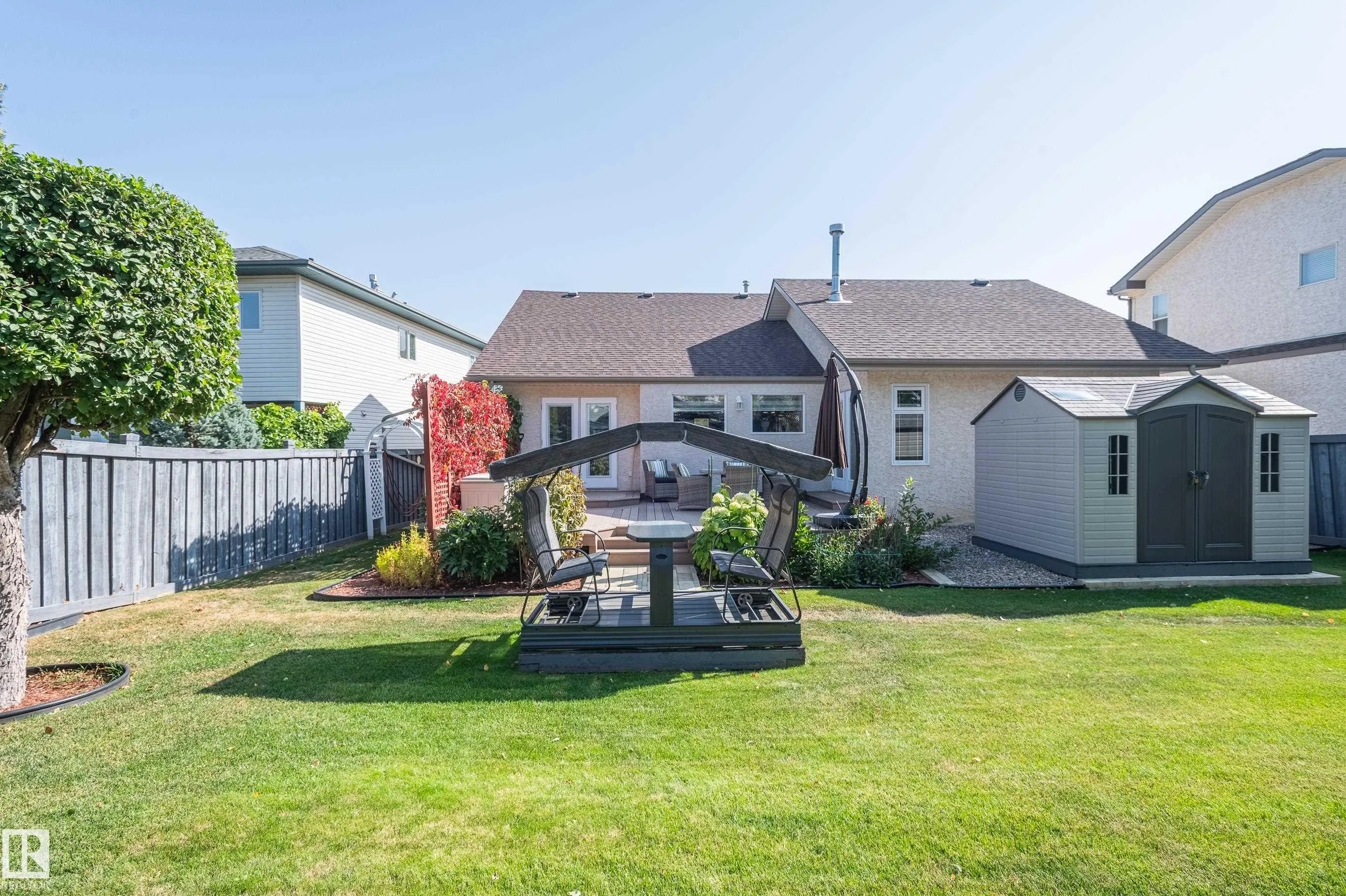 28 OAKDALE Place