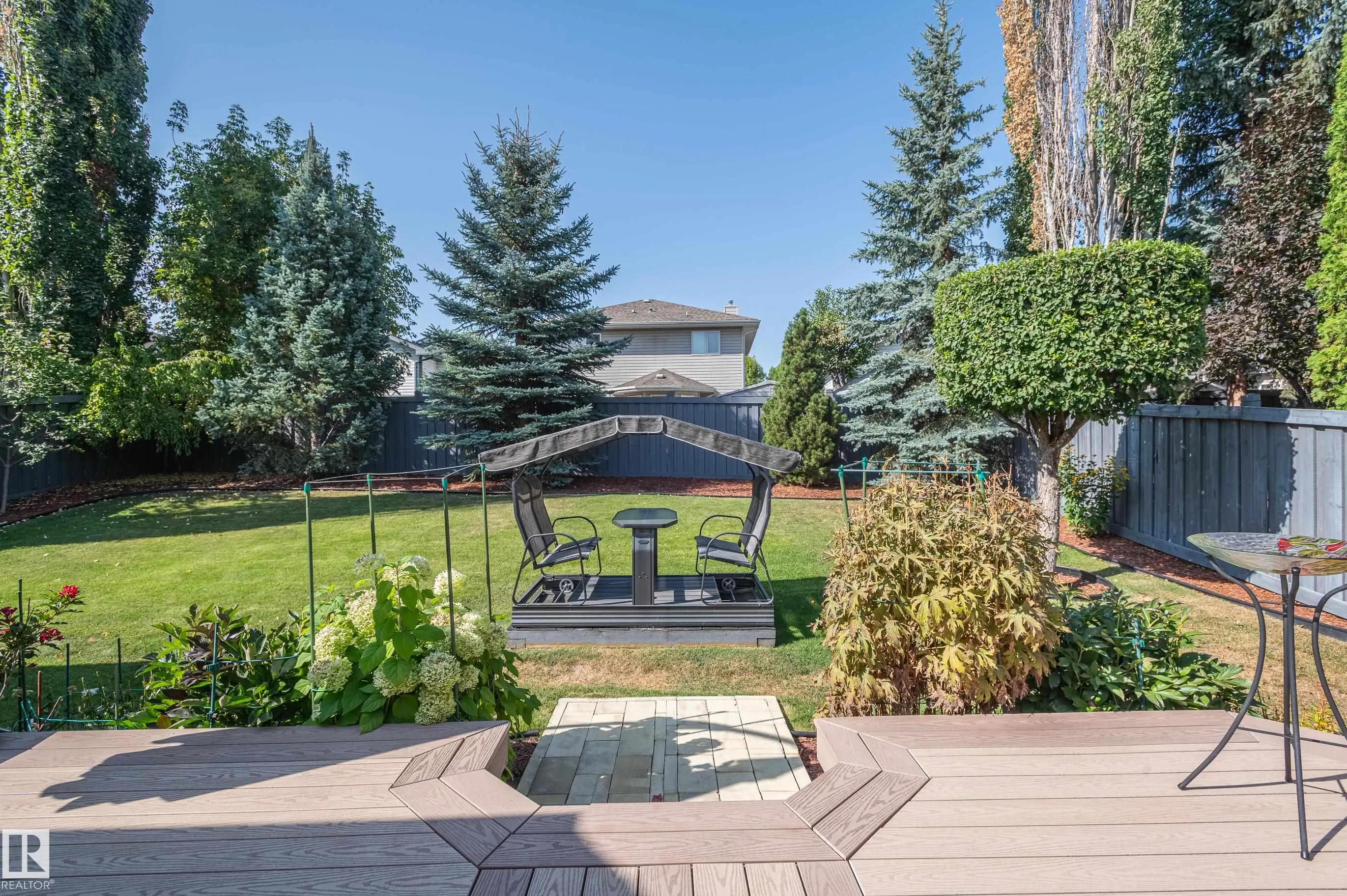28 OAKDALE Place