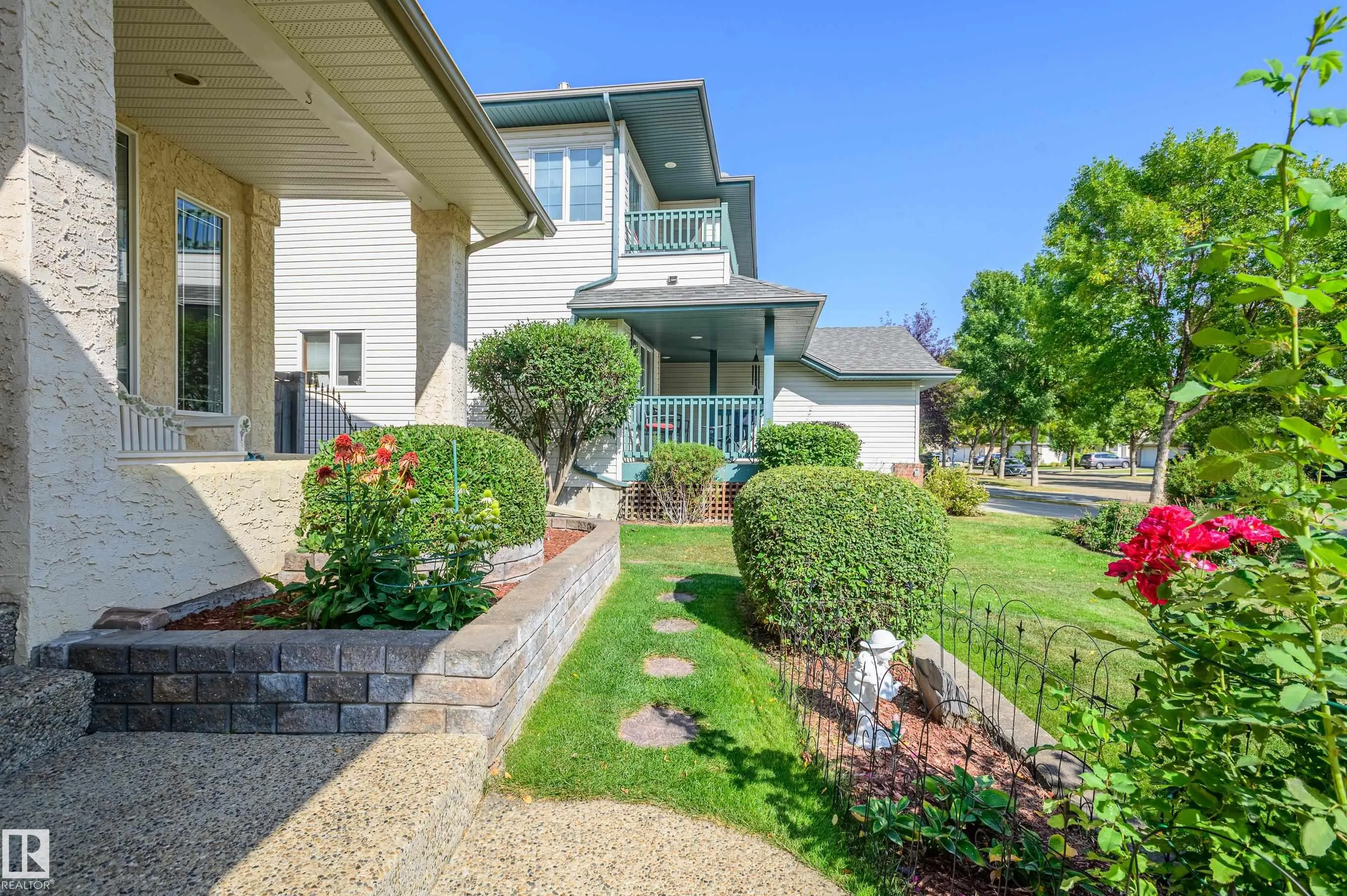 28 OAKDALE Place