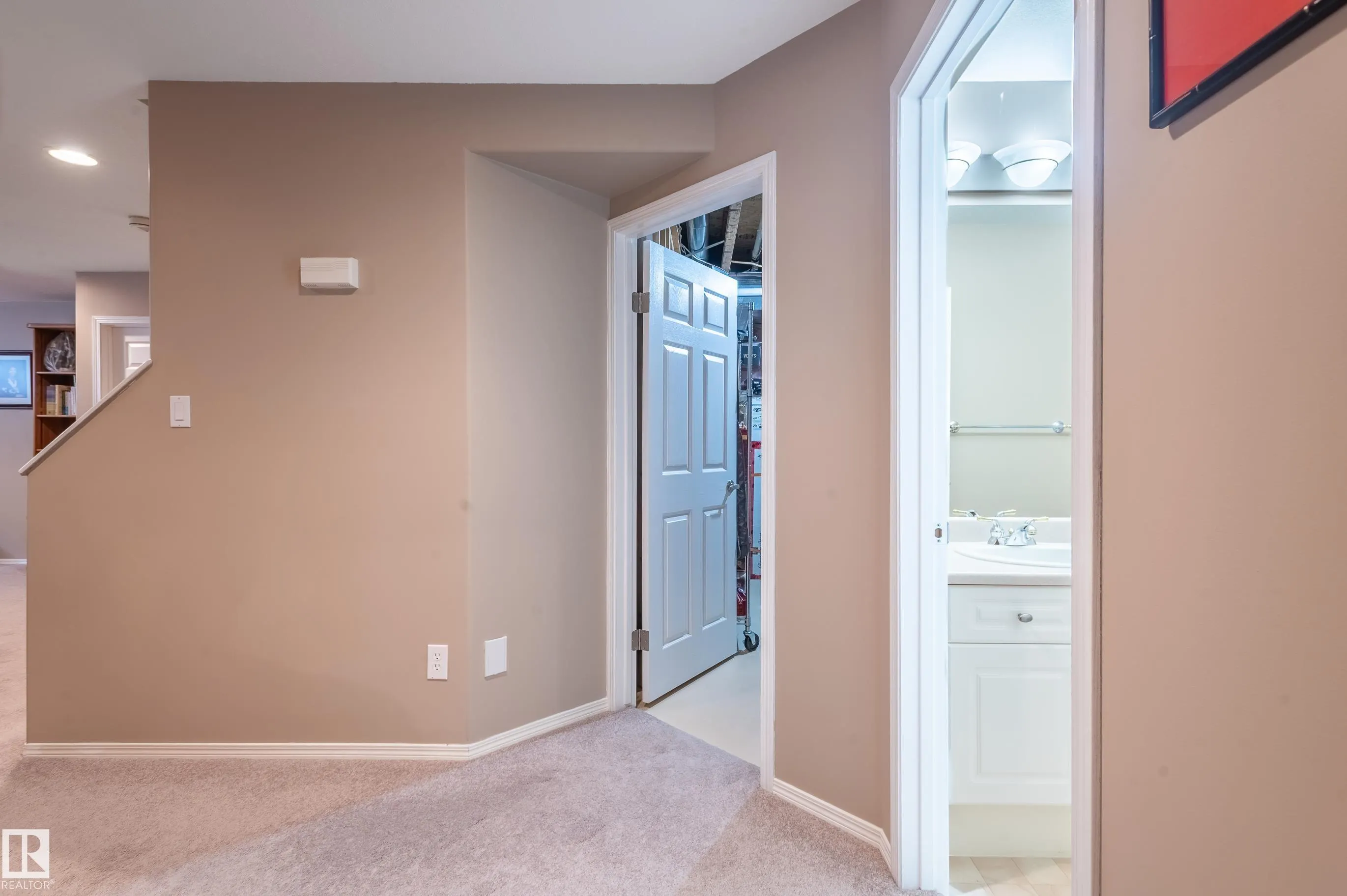 28 OAKDALE Place