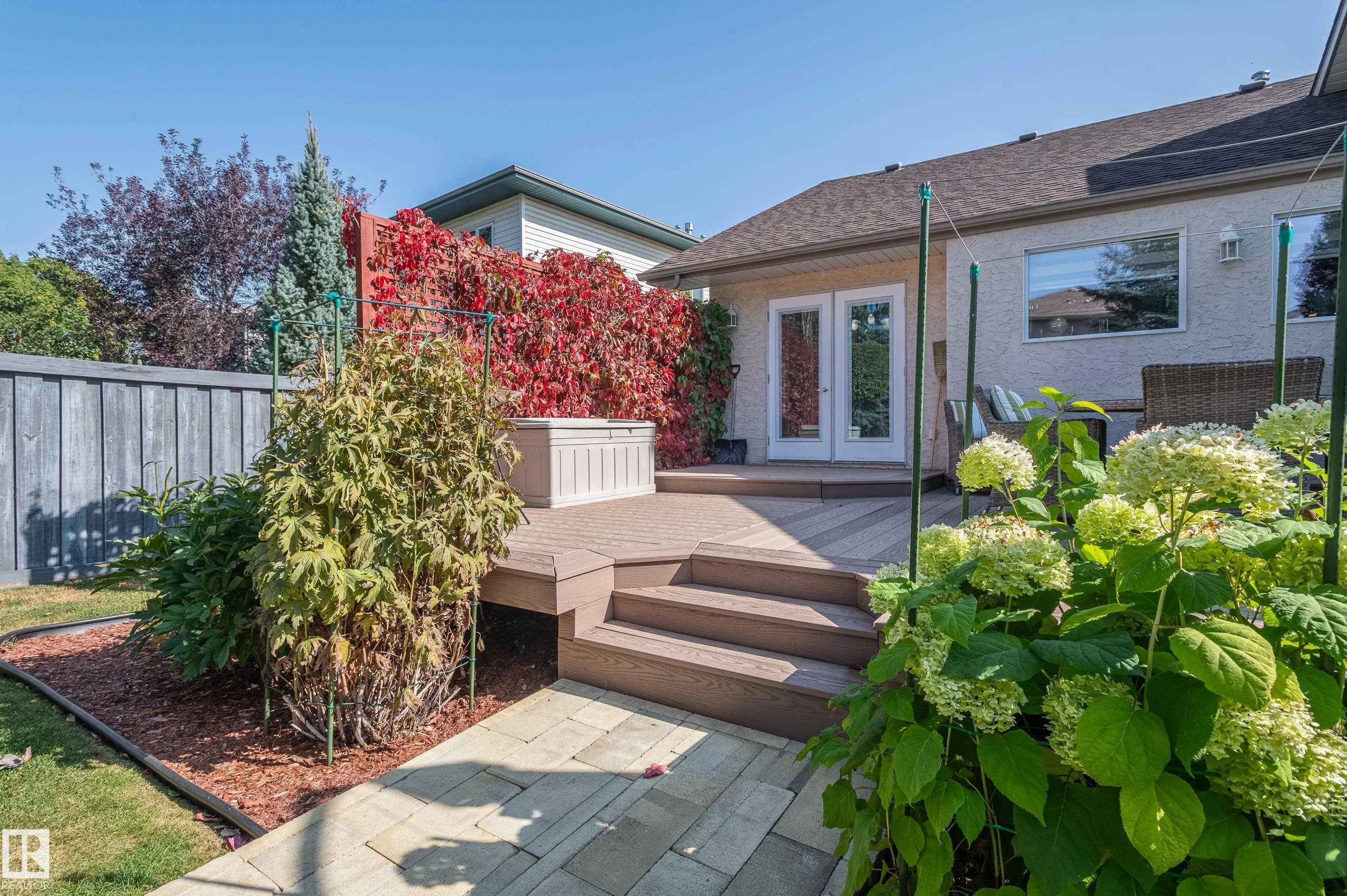 28 OAKDALE Place