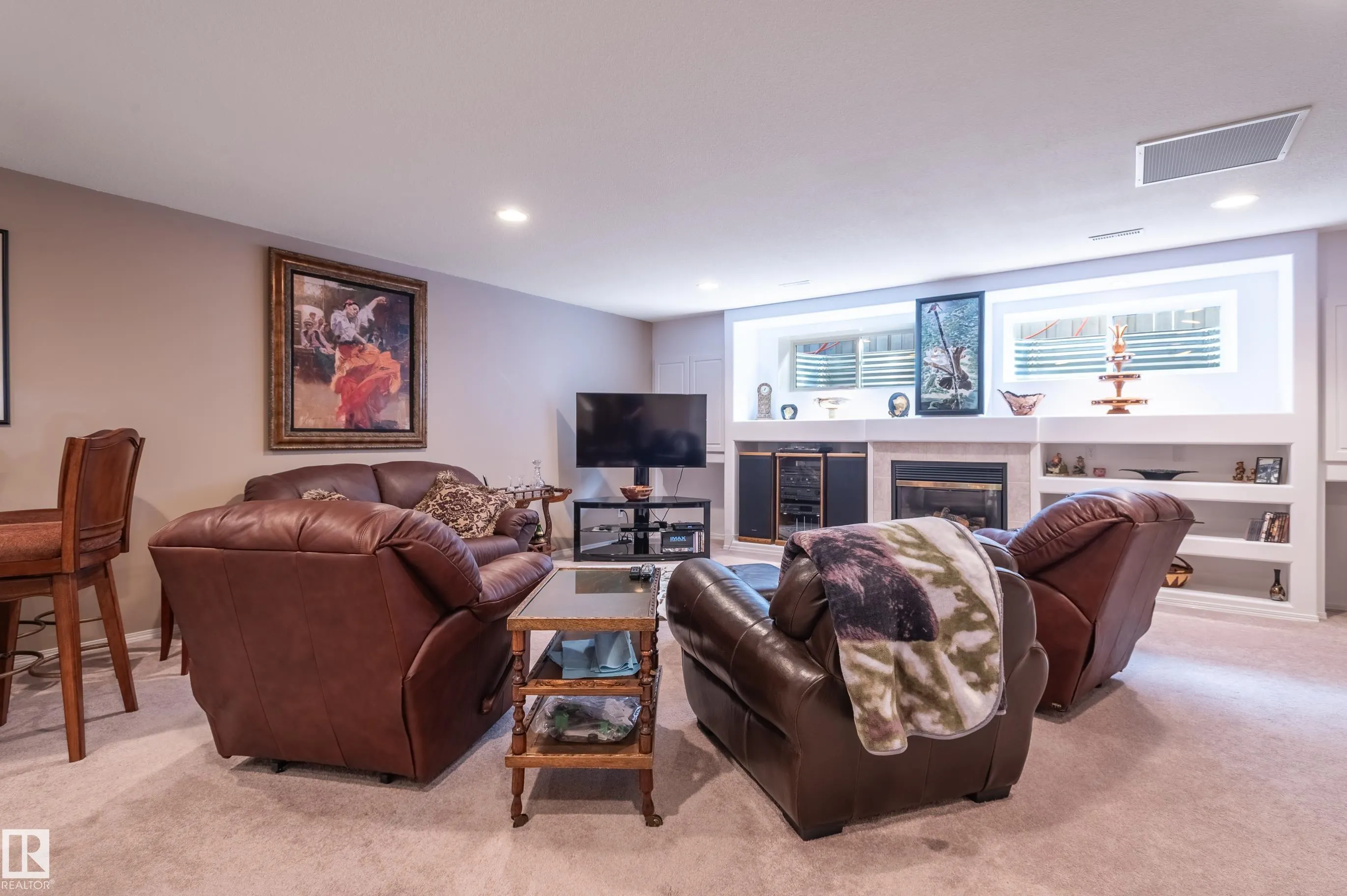 28 OAKDALE Place