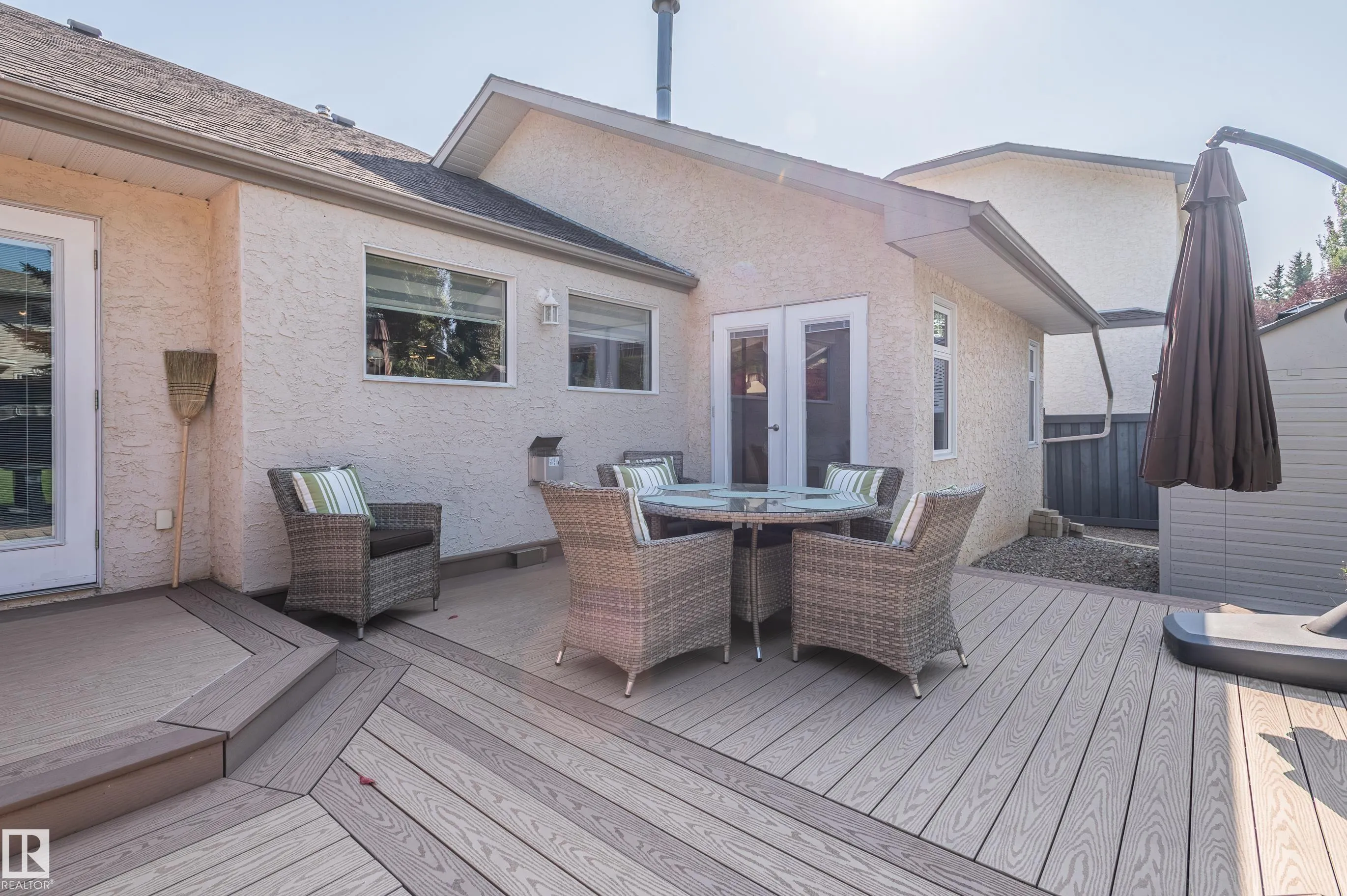28 OAKDALE Place