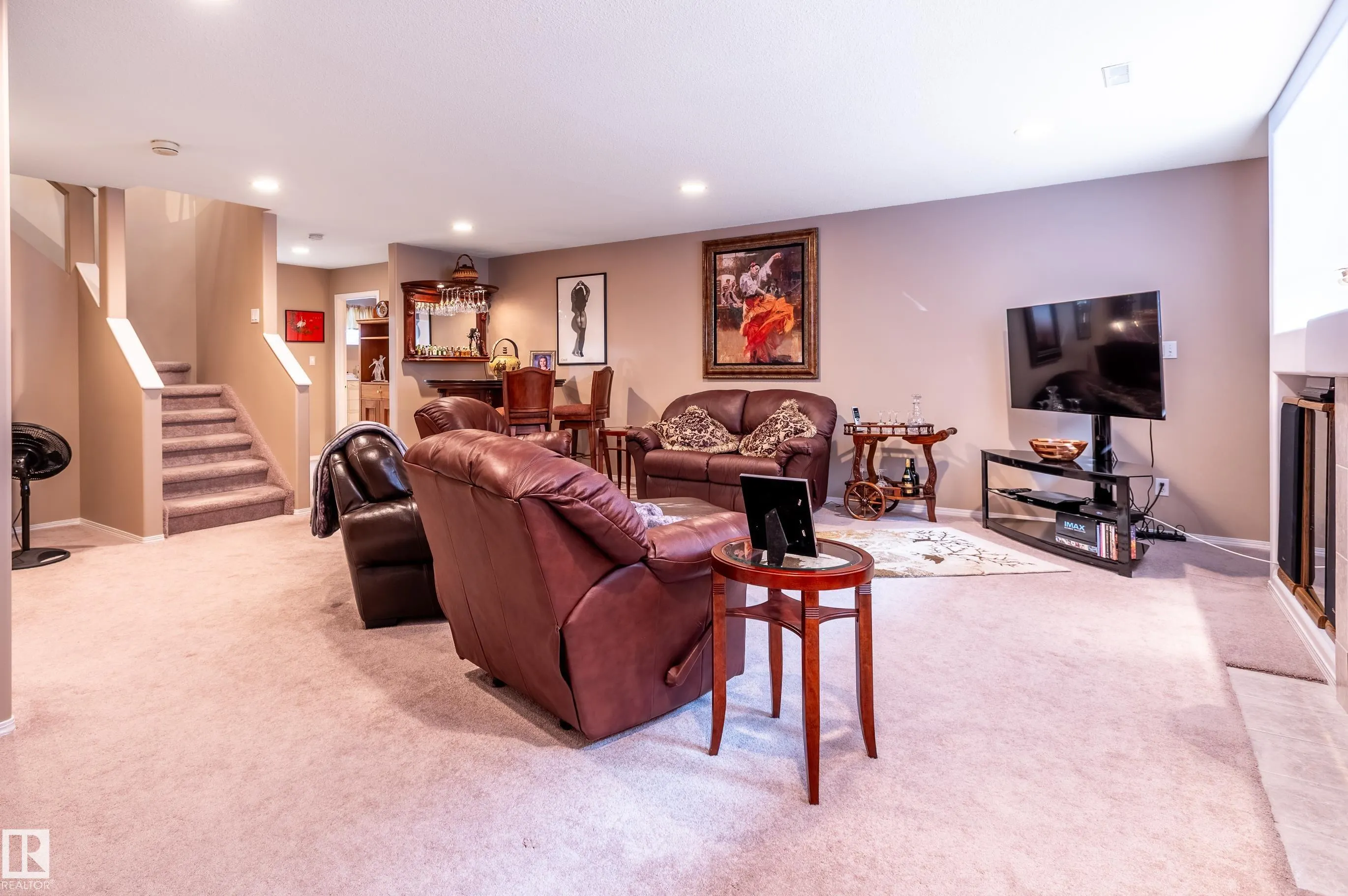 28 OAKDALE Place